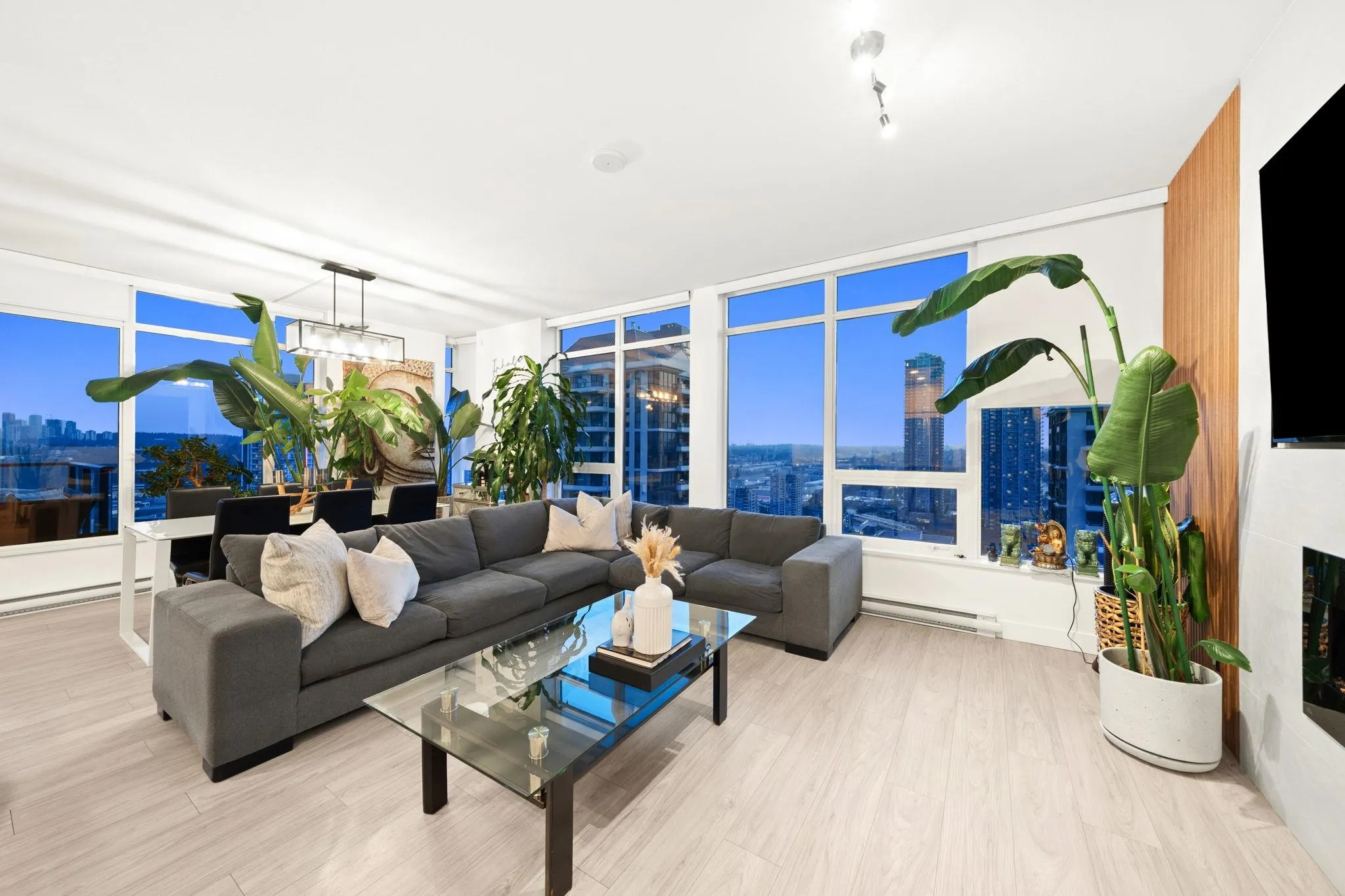 2604 2077 Rosser Avenue