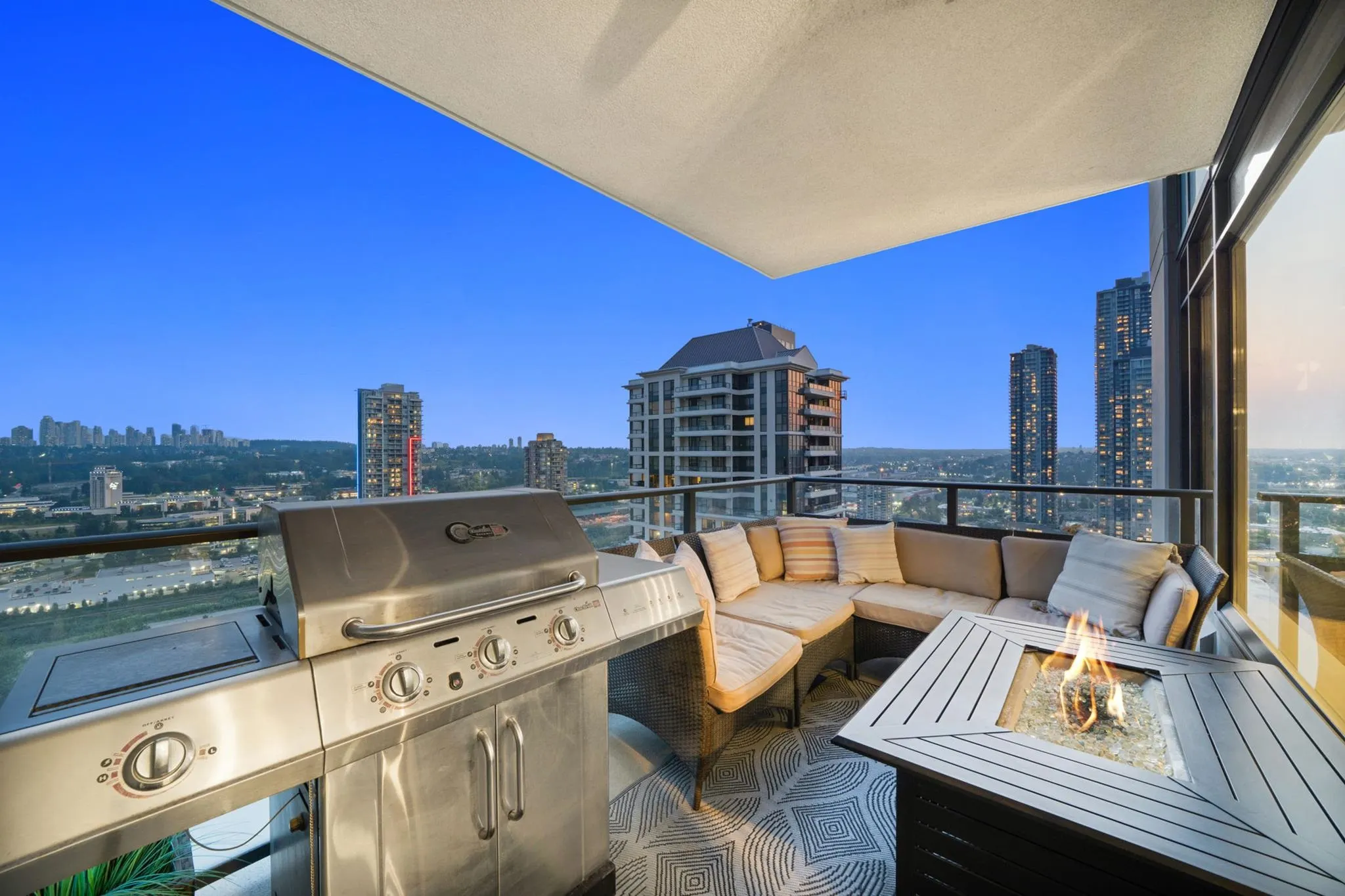 2604 2077 Rosser Avenue