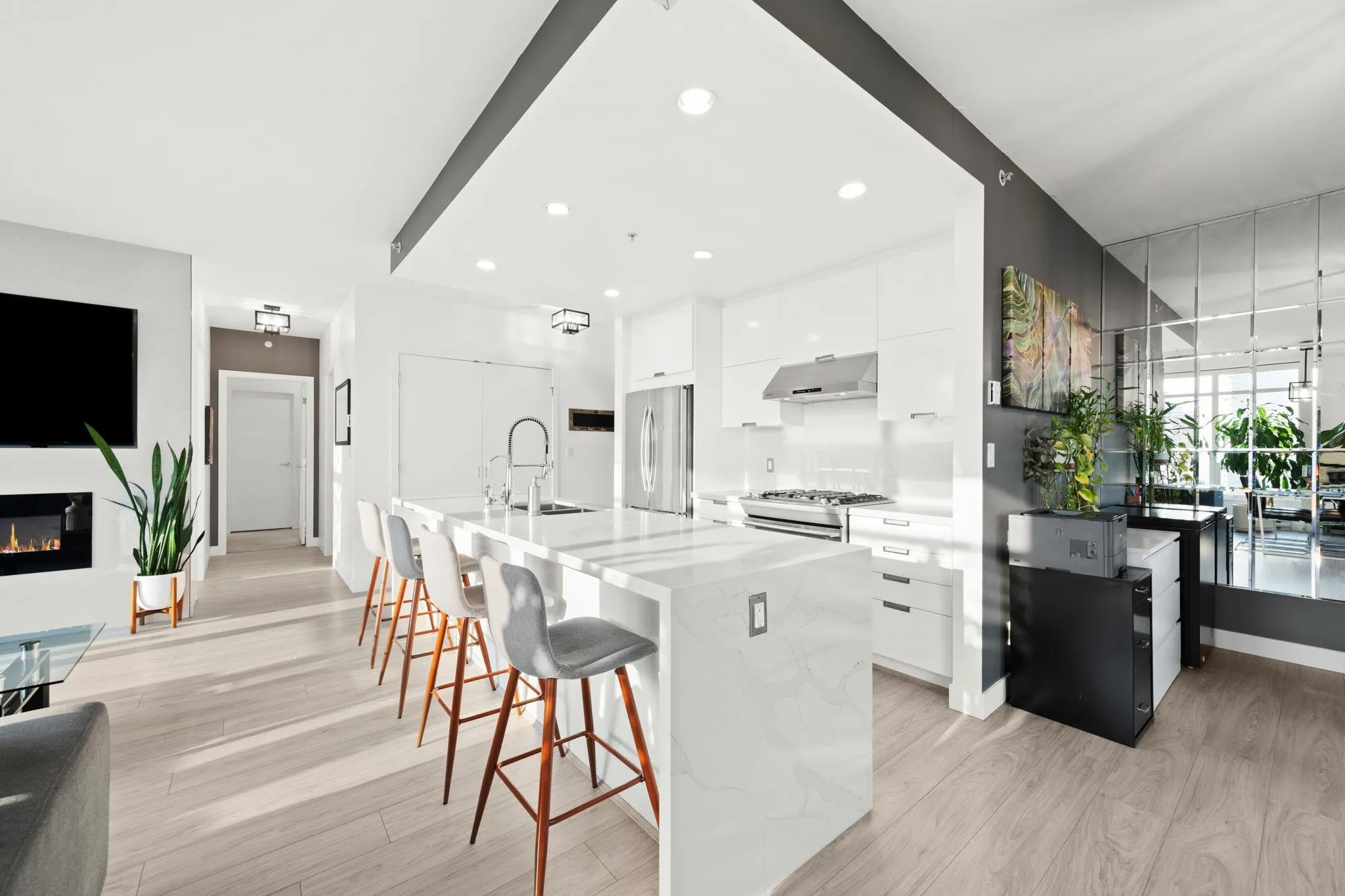 2604 2077 Rosser Avenue