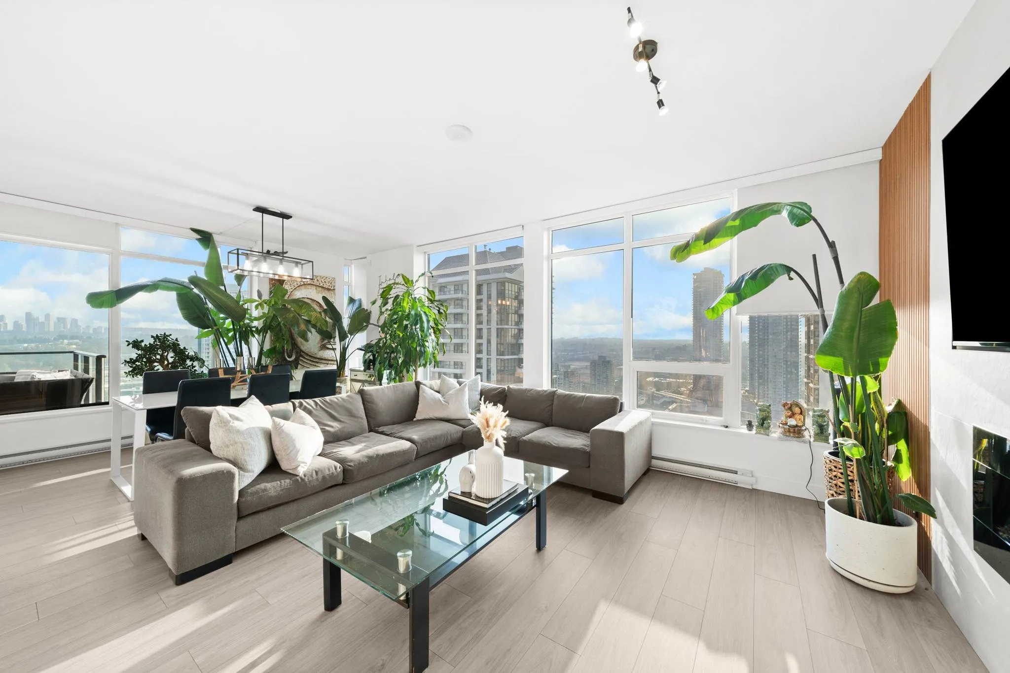 2604 2077 Rosser Avenue