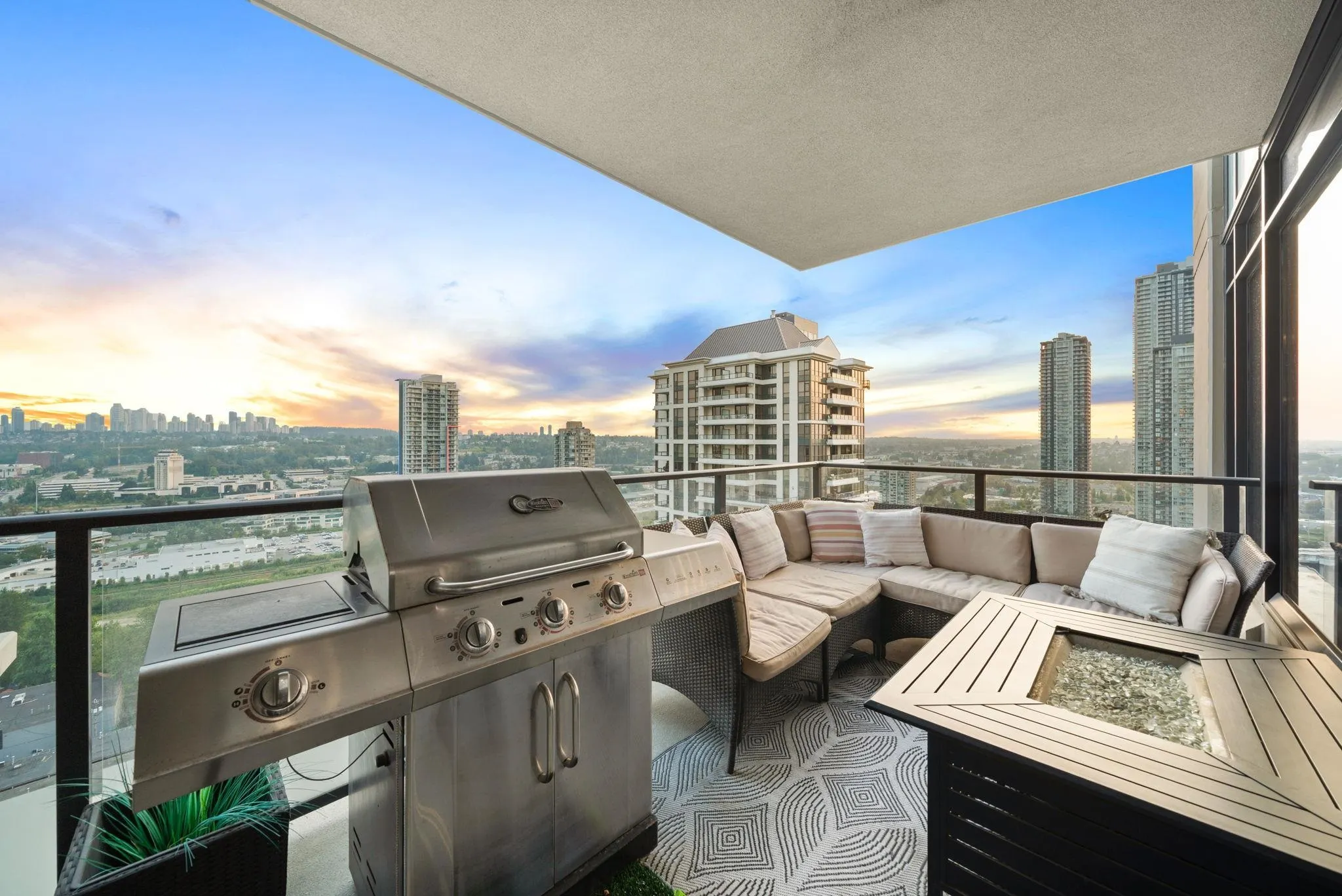 2604 2077 Rosser Avenue