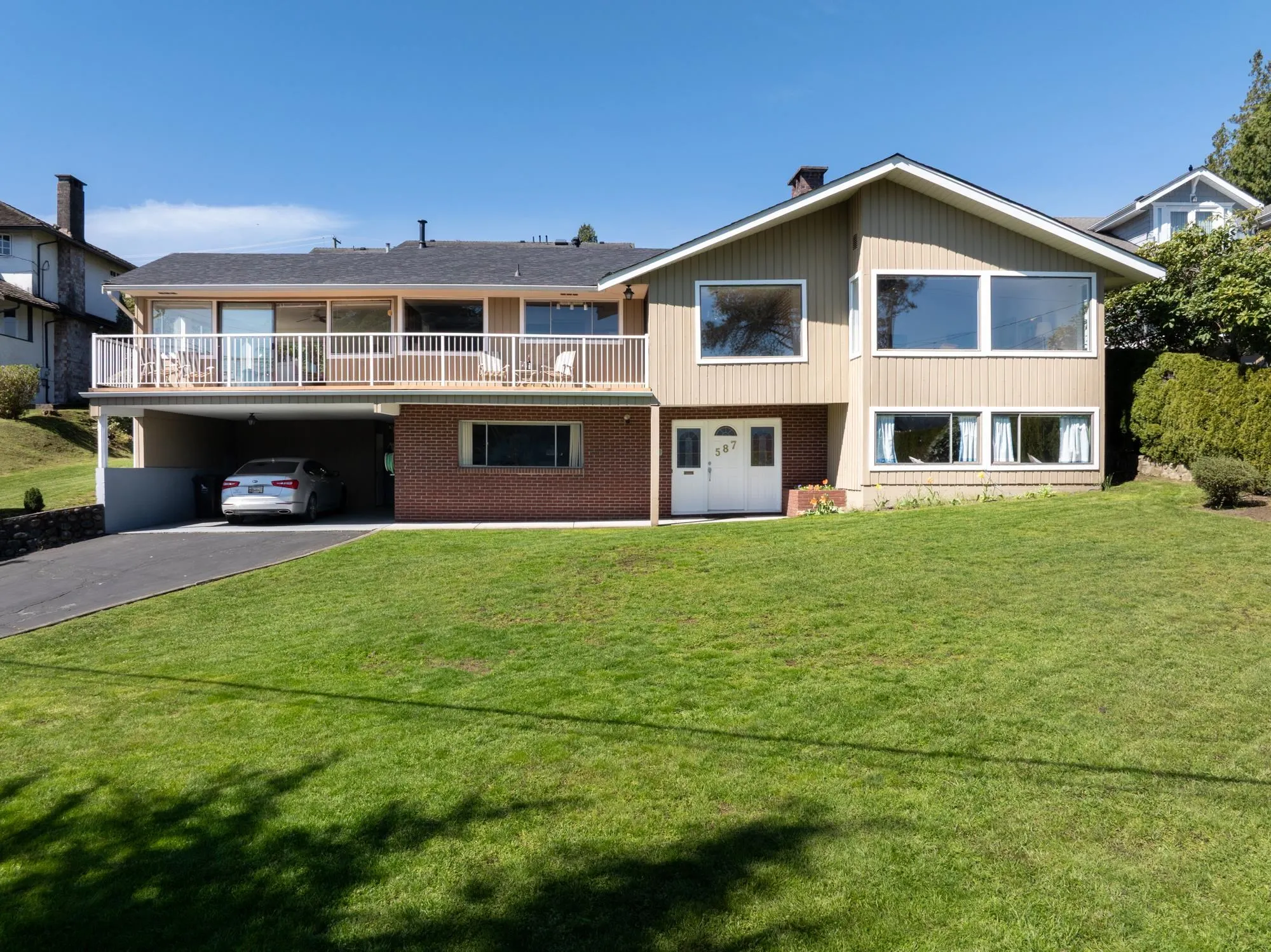 587 Beachview Drive
