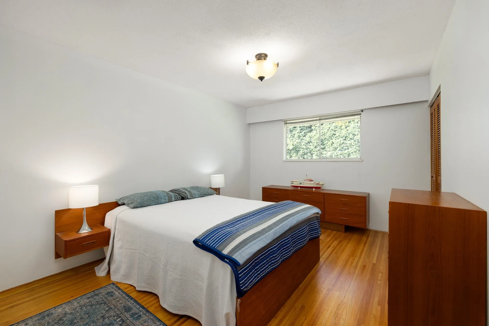 587 Beachview Drive
