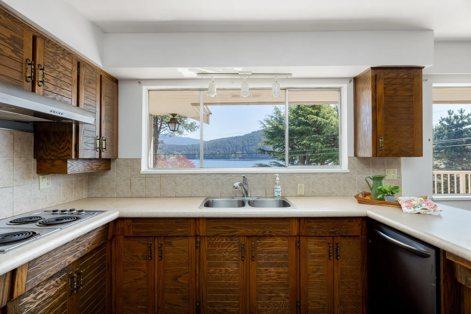 587 Beachview Drive
