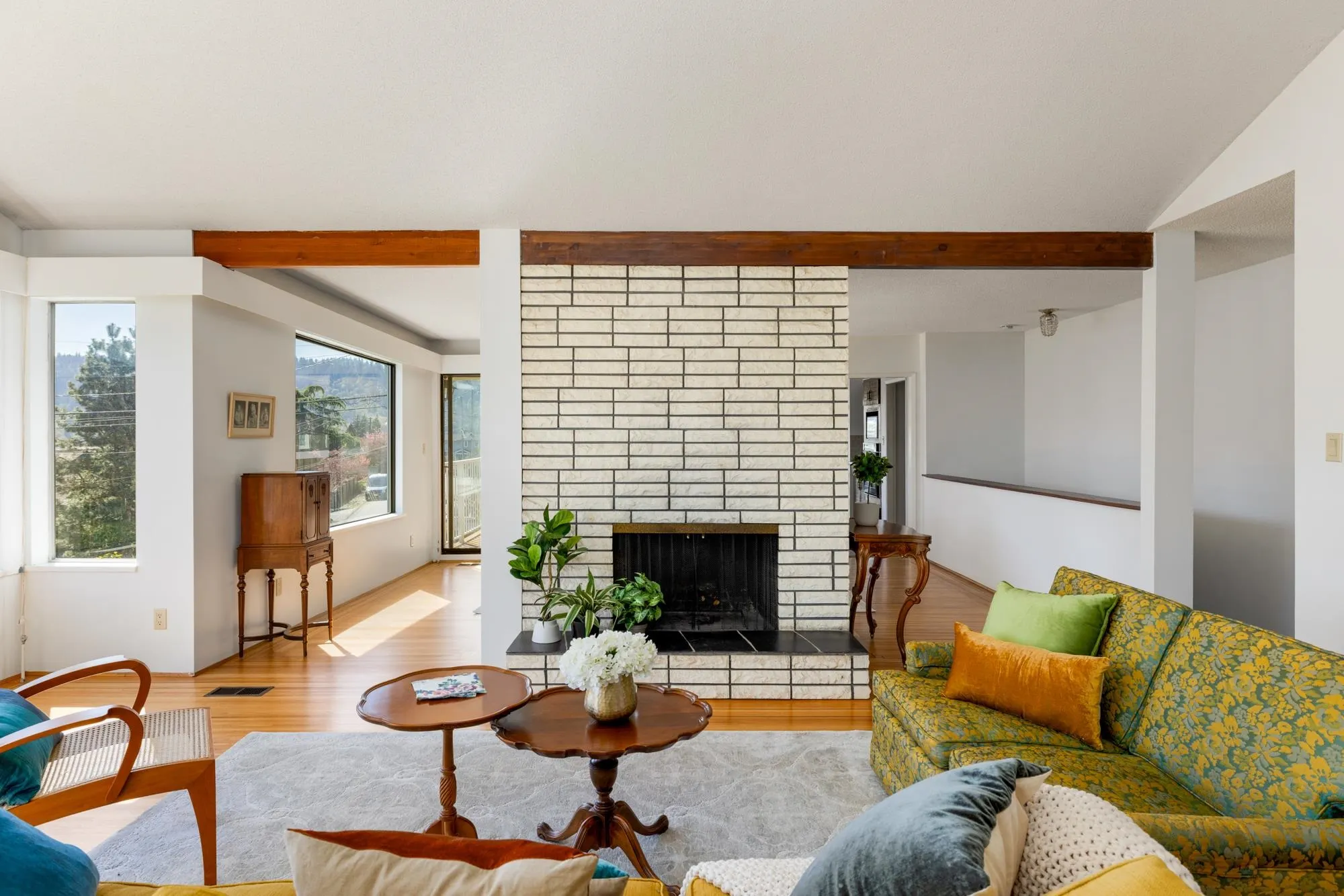 587 Beachview Drive