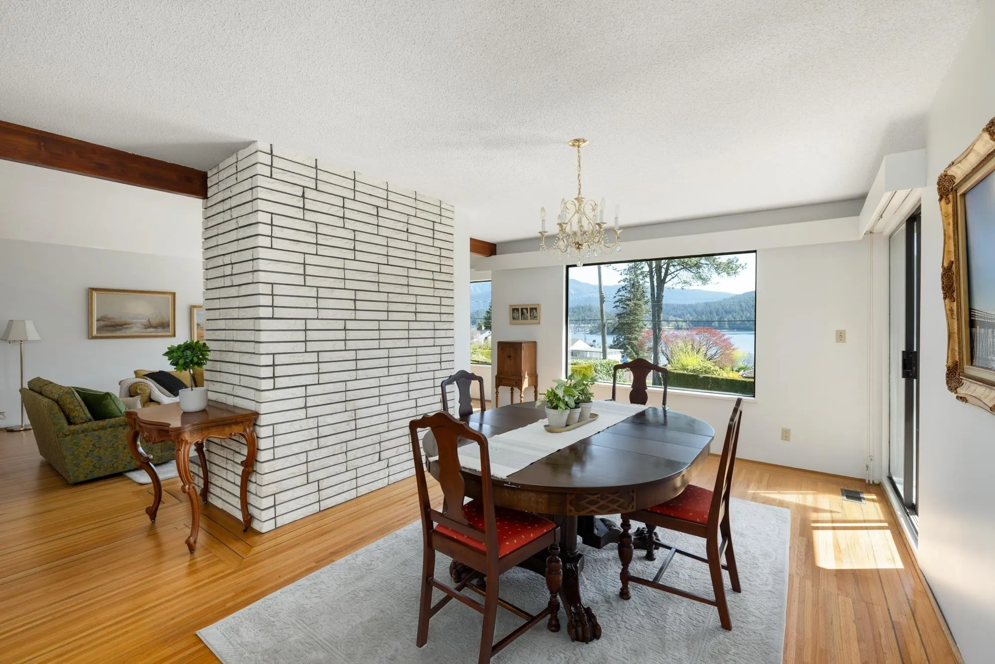 587 Beachview Drive