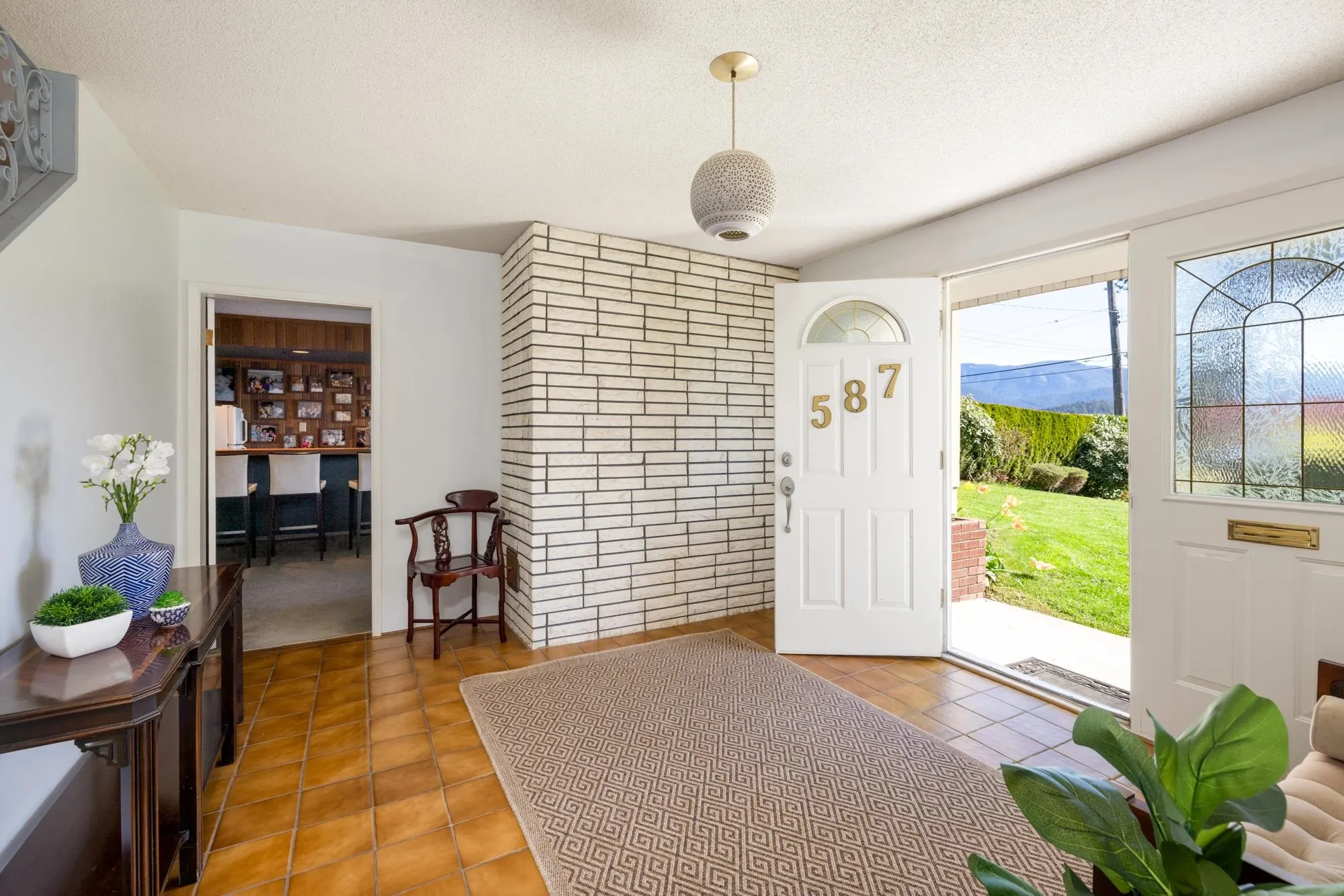 587 Beachview Drive