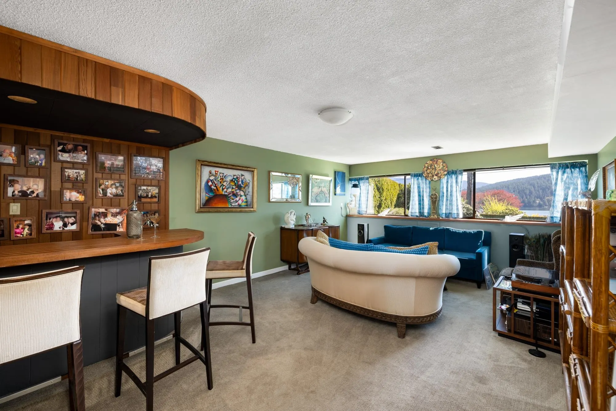 587 Beachview Drive