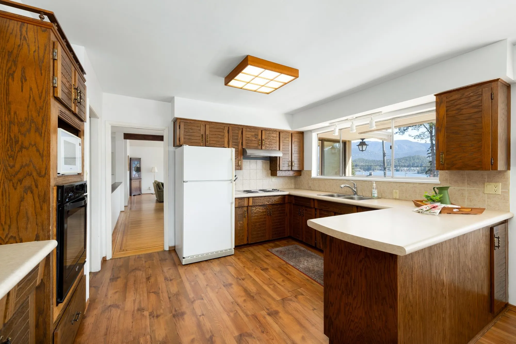 587 Beachview Drive