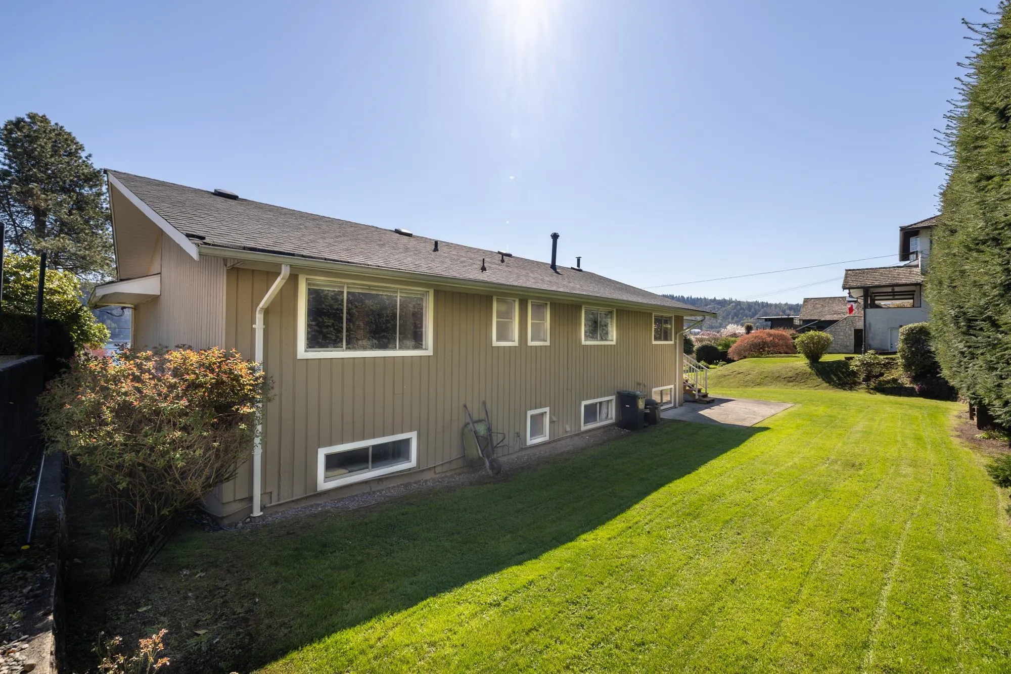 587 Beachview Drive
