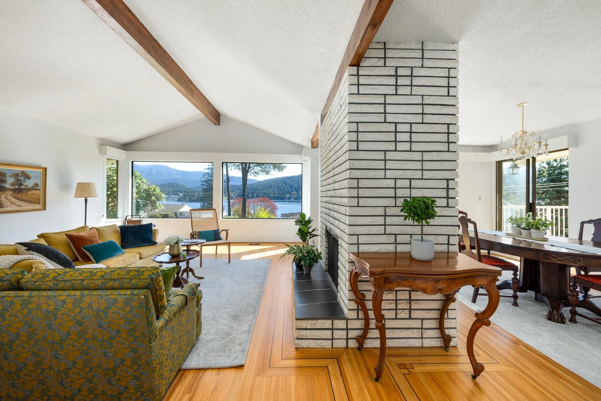 587 Beachview Drive