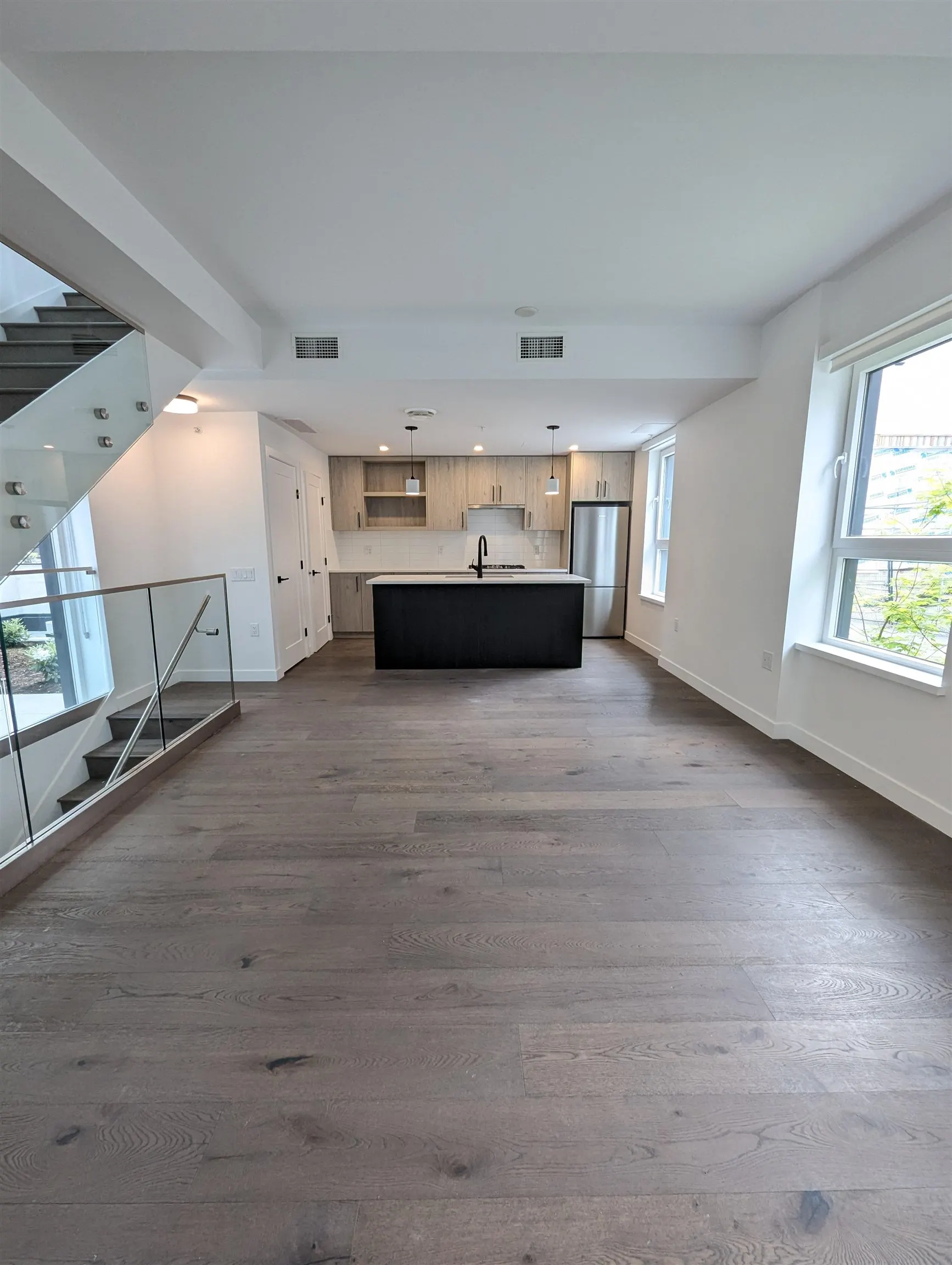 6835 Cambie Street