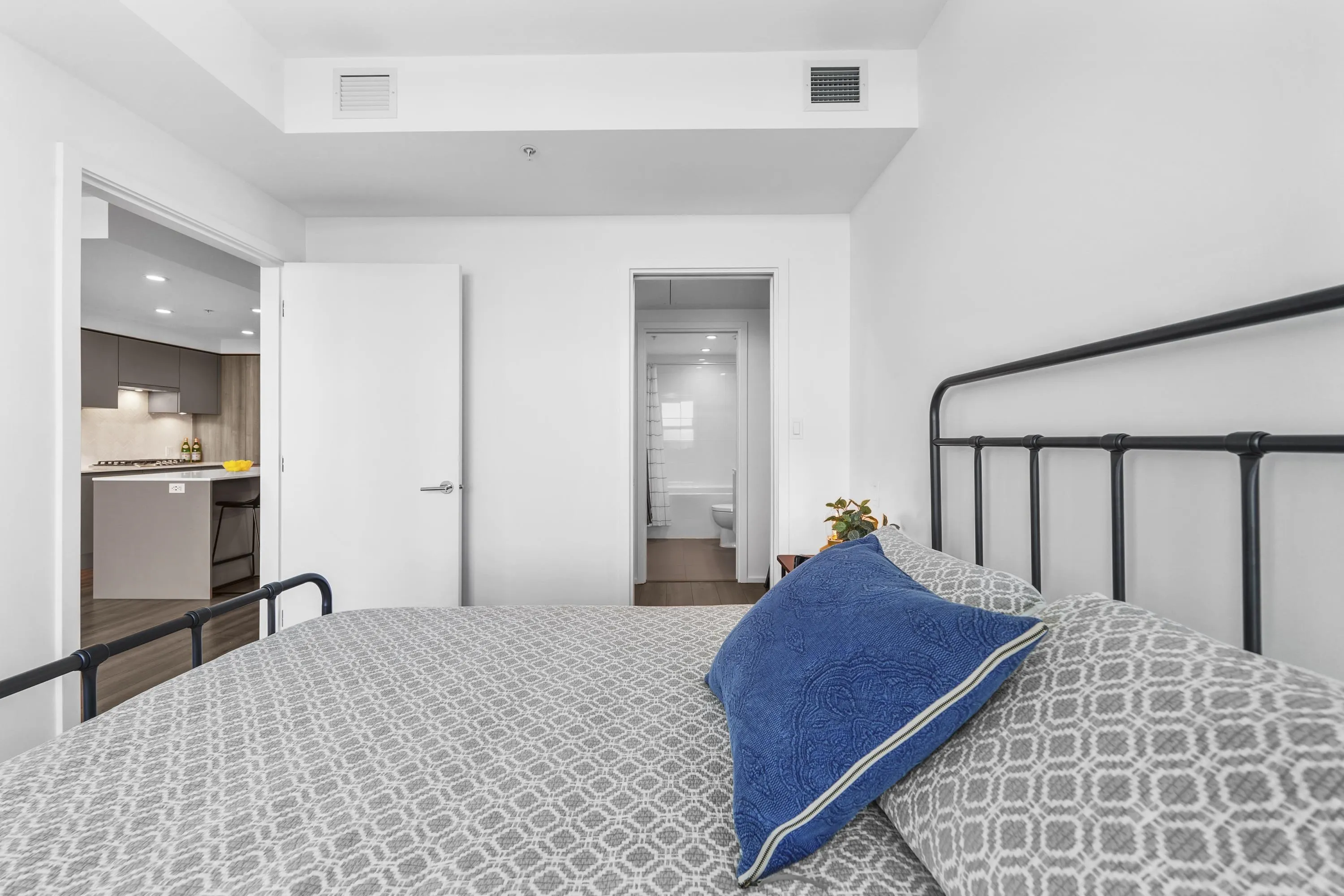 4104 3833 Evergreen Place