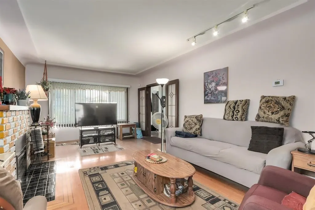4449 Dundas Street