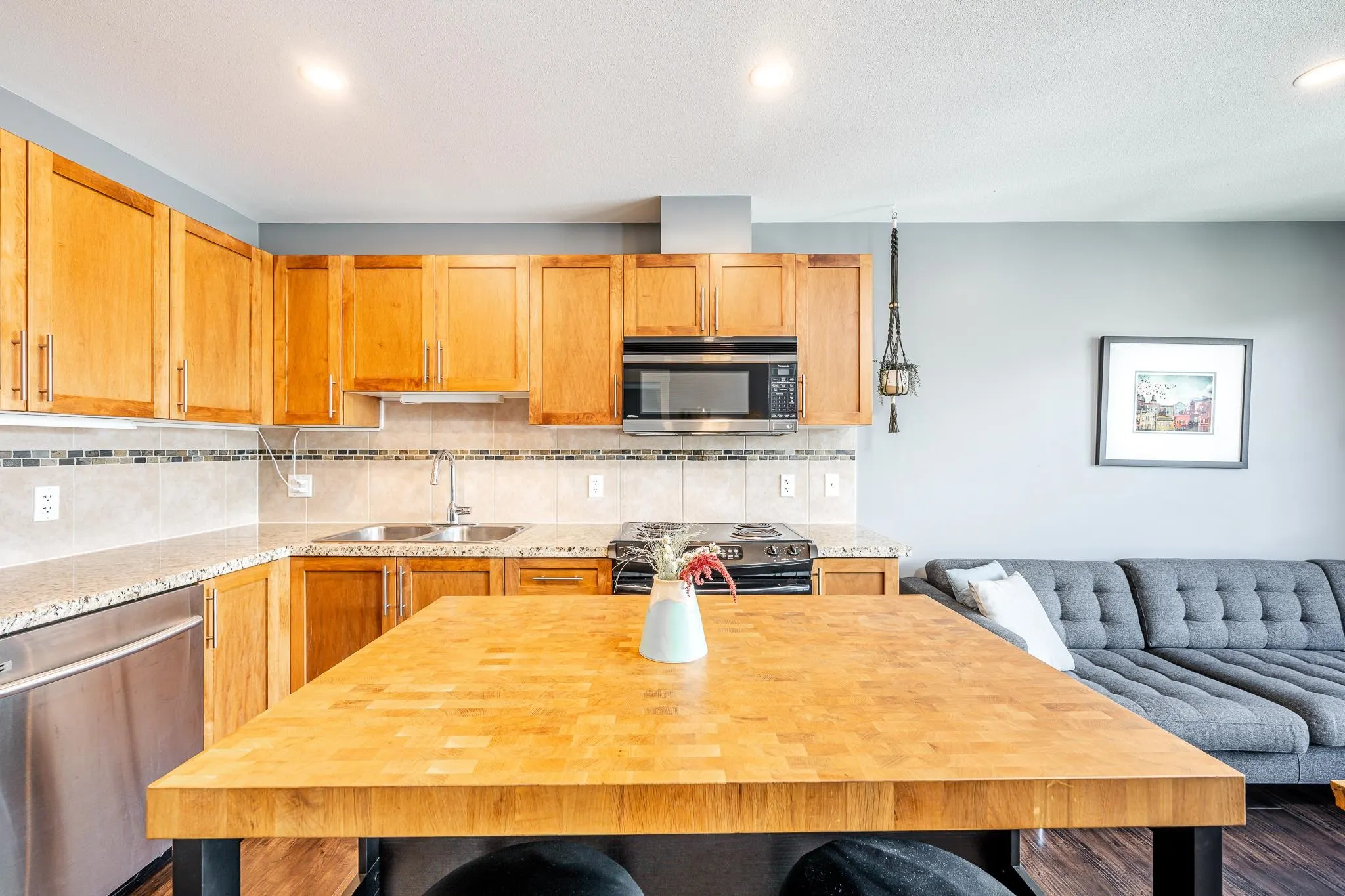 521 1211 Village Green Way