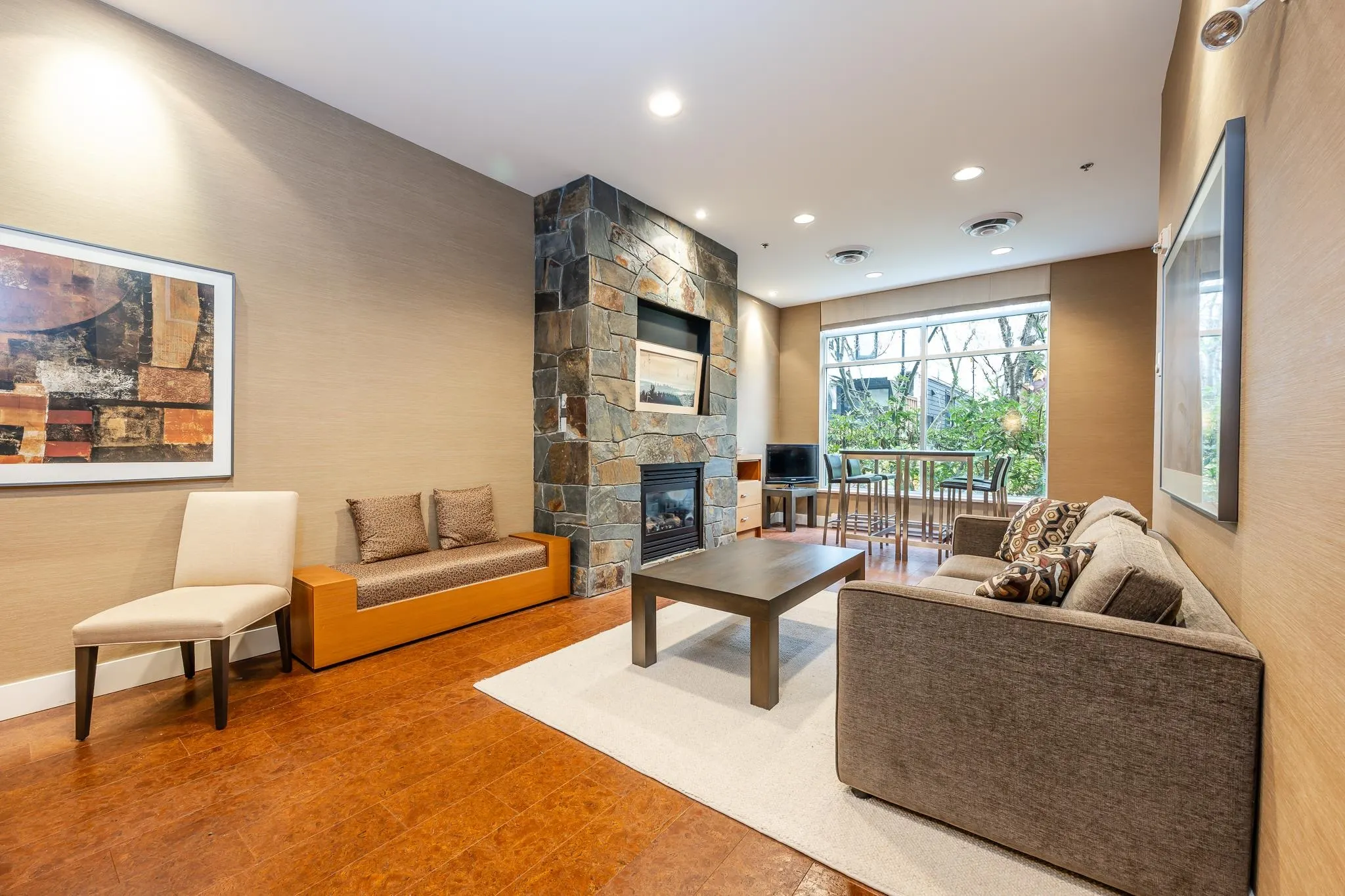 521 1211 Village Green Way
