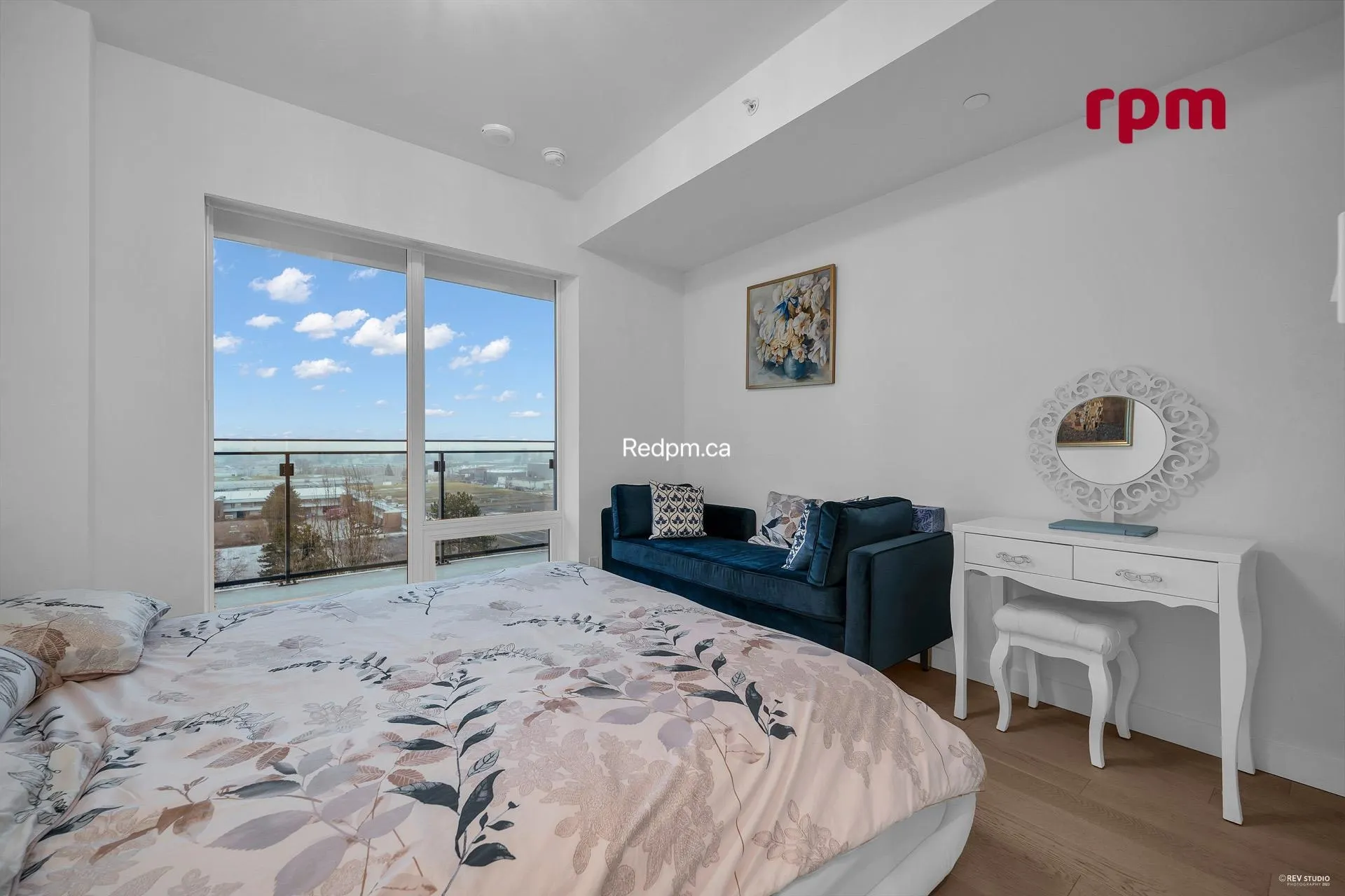 9xx 6833 Pearson Way