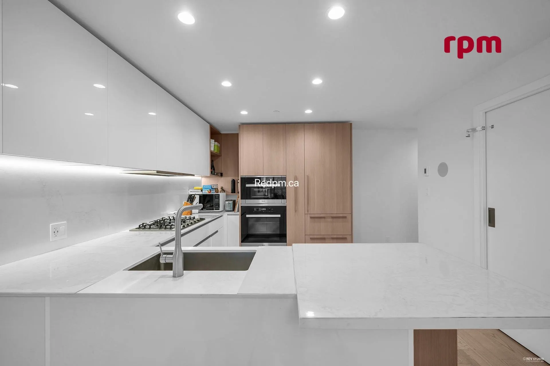 9xx 6833 Pearson Way