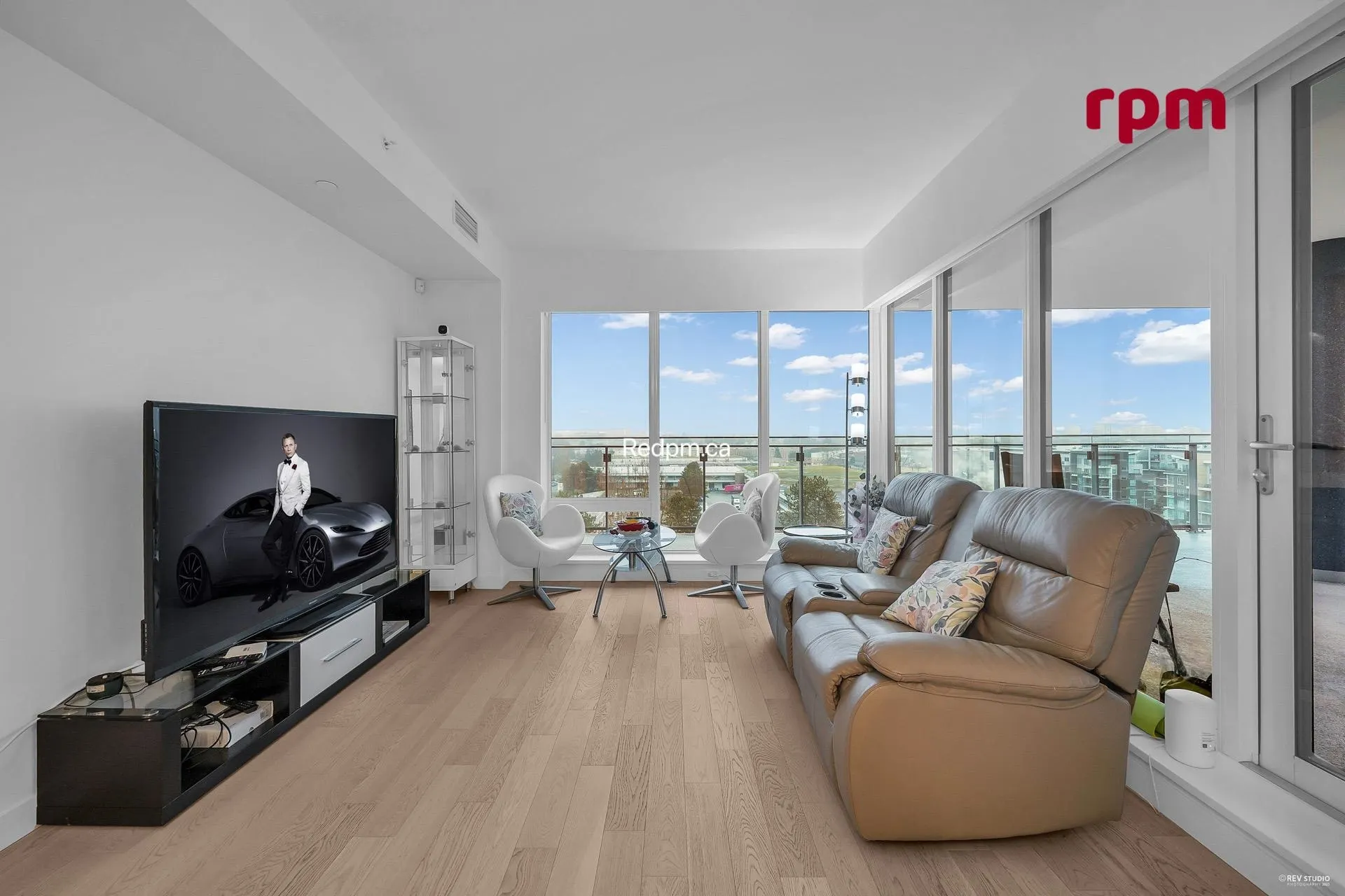 9xx 6833 Pearson Way
