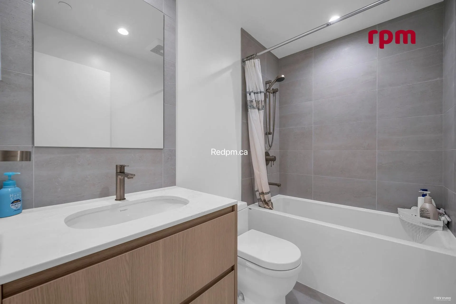 9xx 6833 Pearson Way