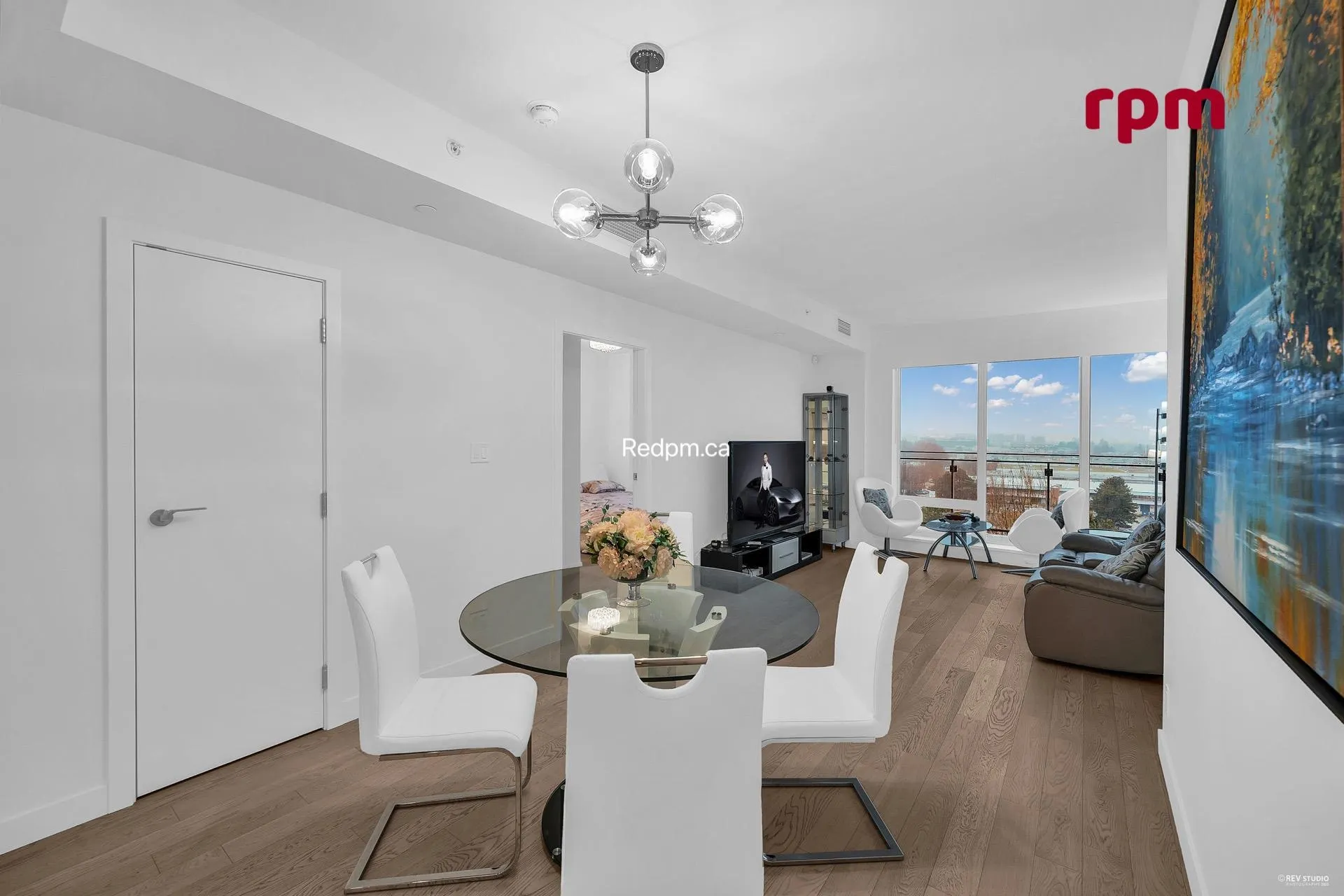 9xx 6833 Pearson Way