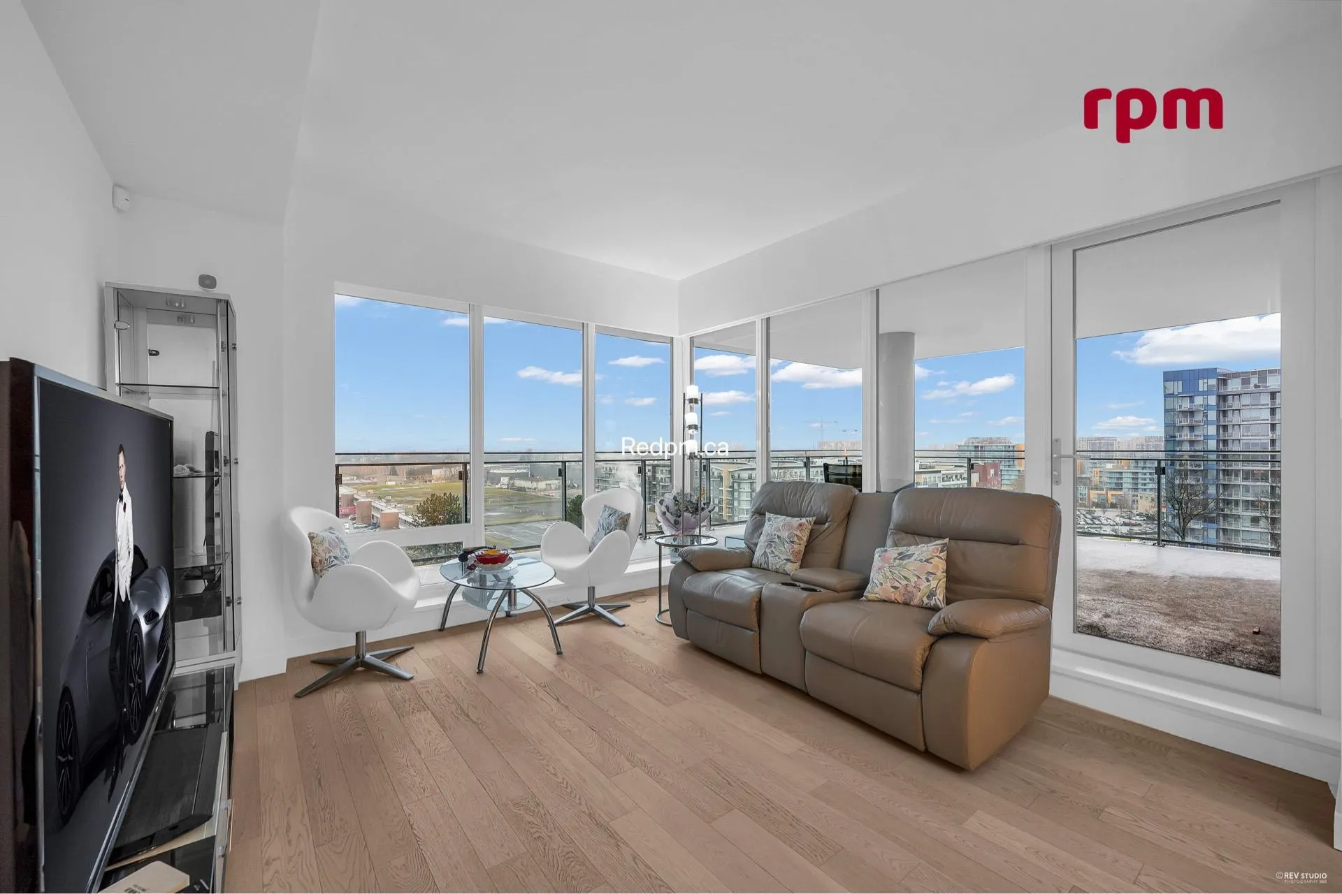 9xx 6833 Pearson Way