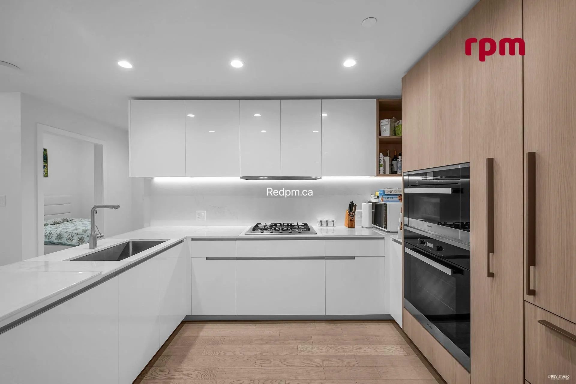 9xx 6833 Pearson Way