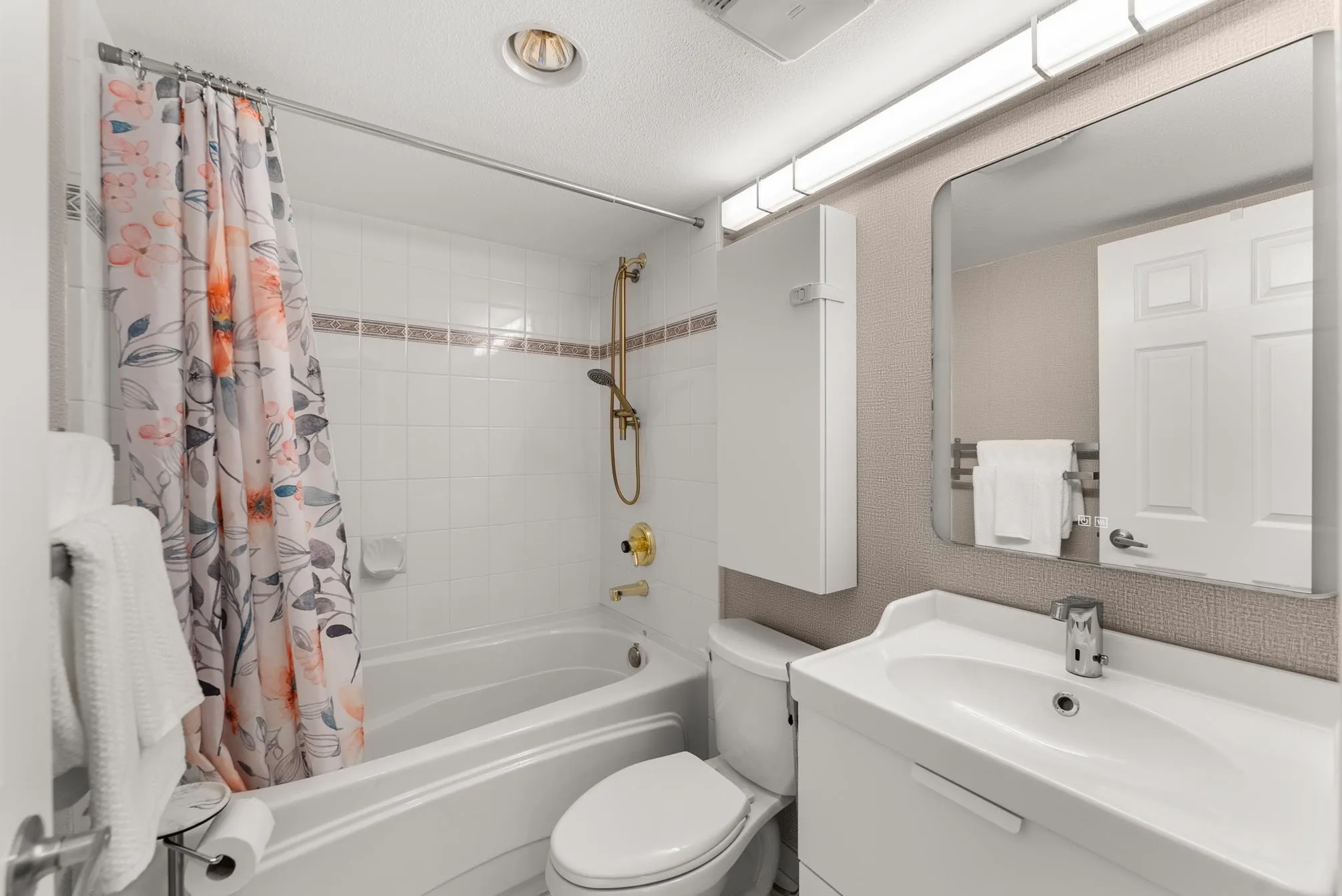 213 1999 Suffolk Avenue