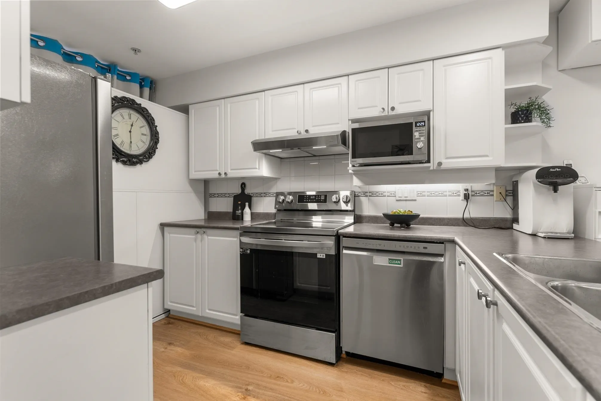 213 1999 Suffolk Avenue