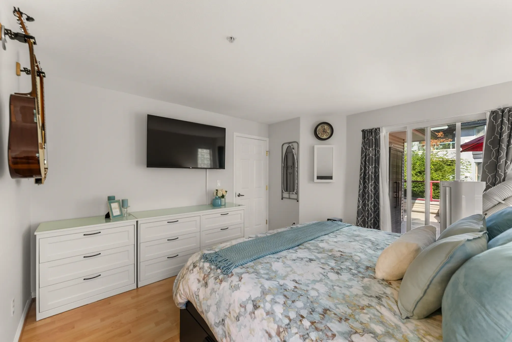 213 1999 Suffolk Avenue