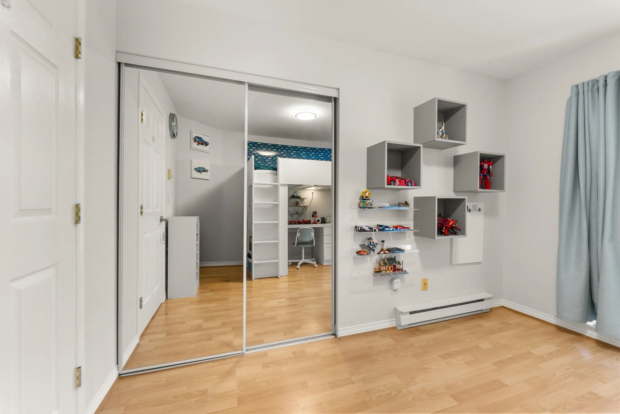 213 1999 Suffolk Avenue