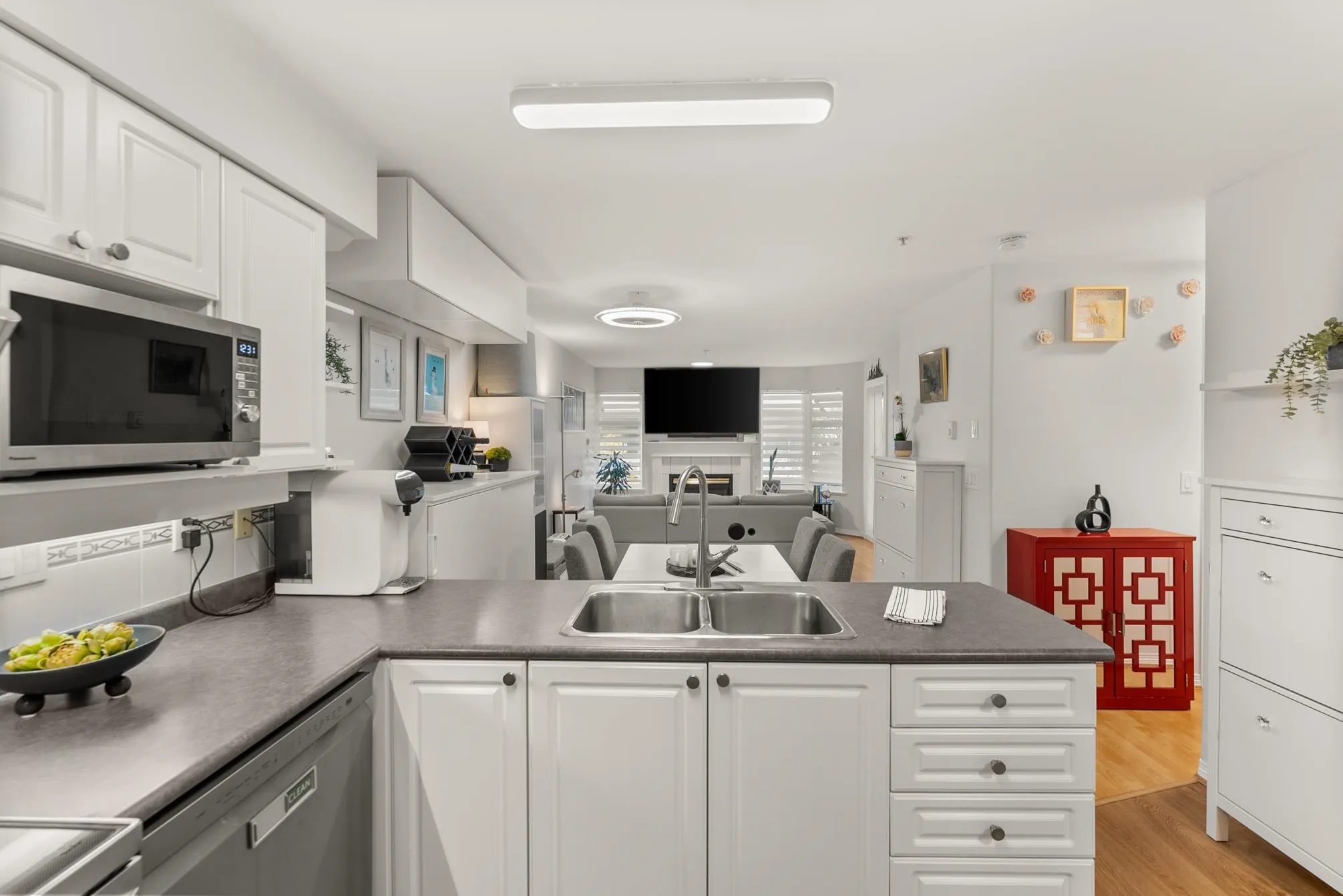 213 1999 Suffolk Avenue