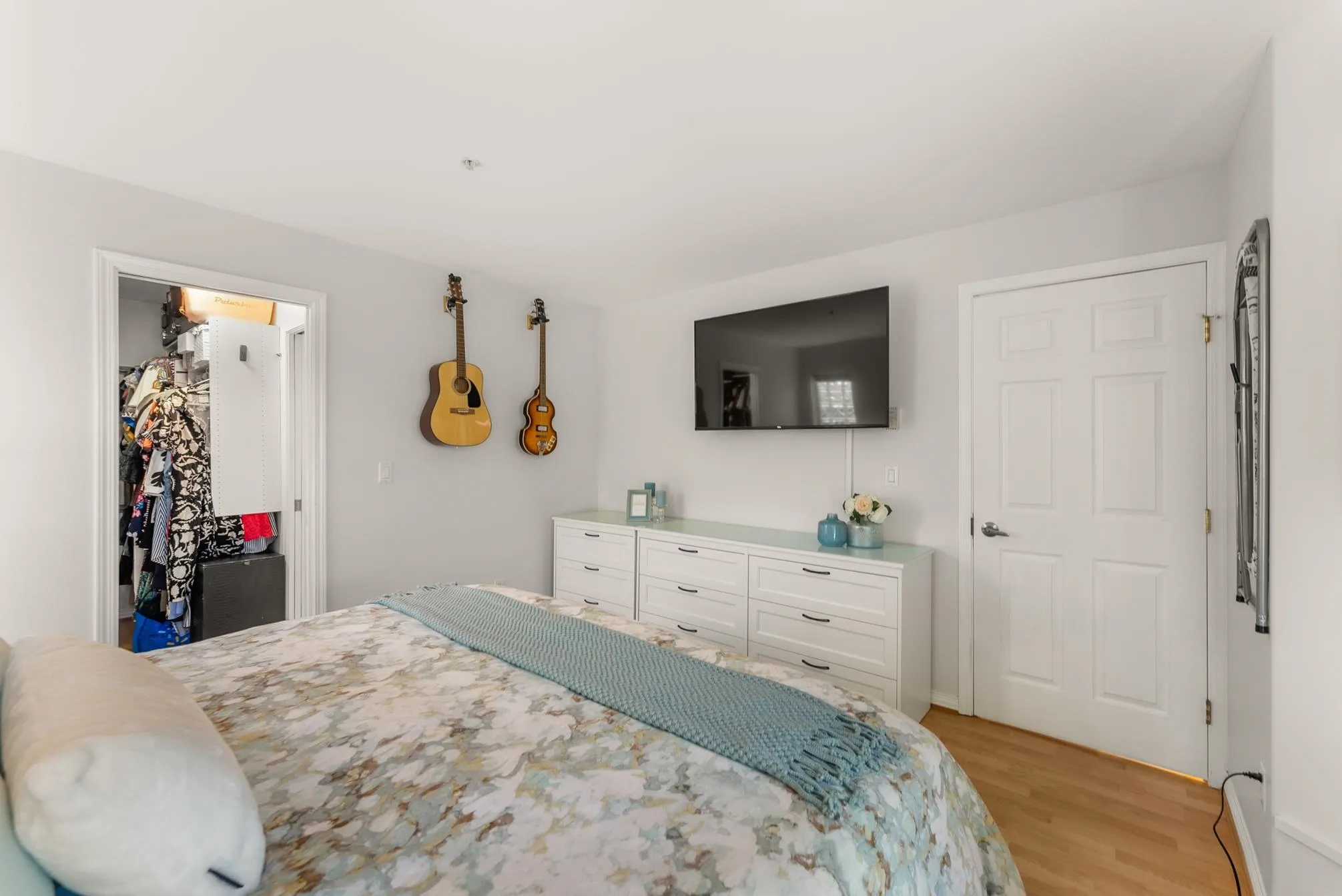 213 1999 Suffolk Avenue