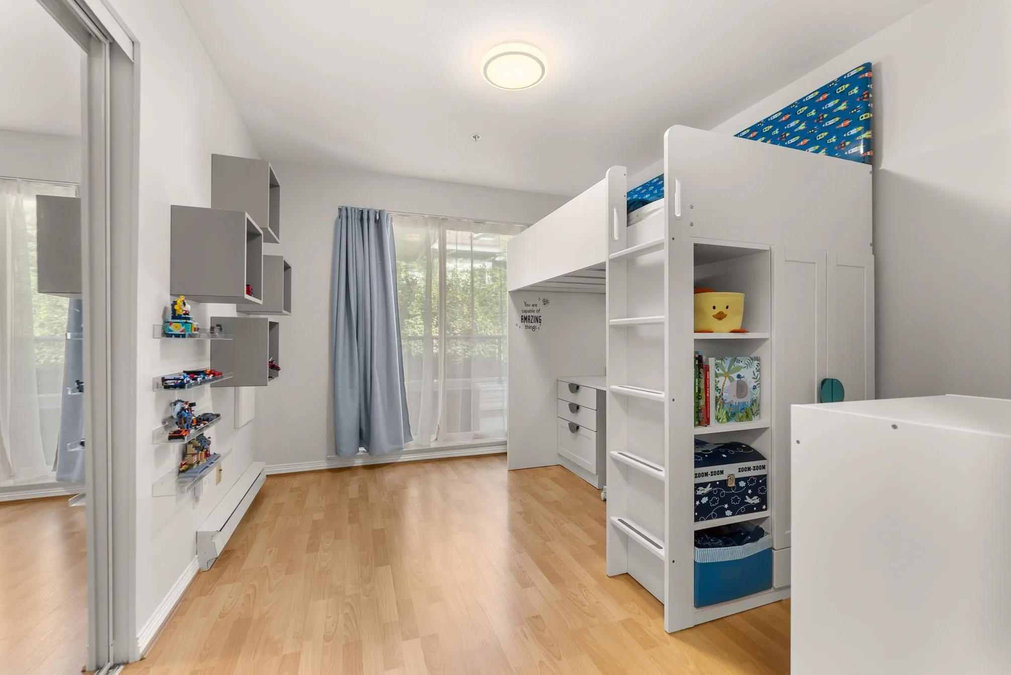 213 1999 Suffolk Avenue