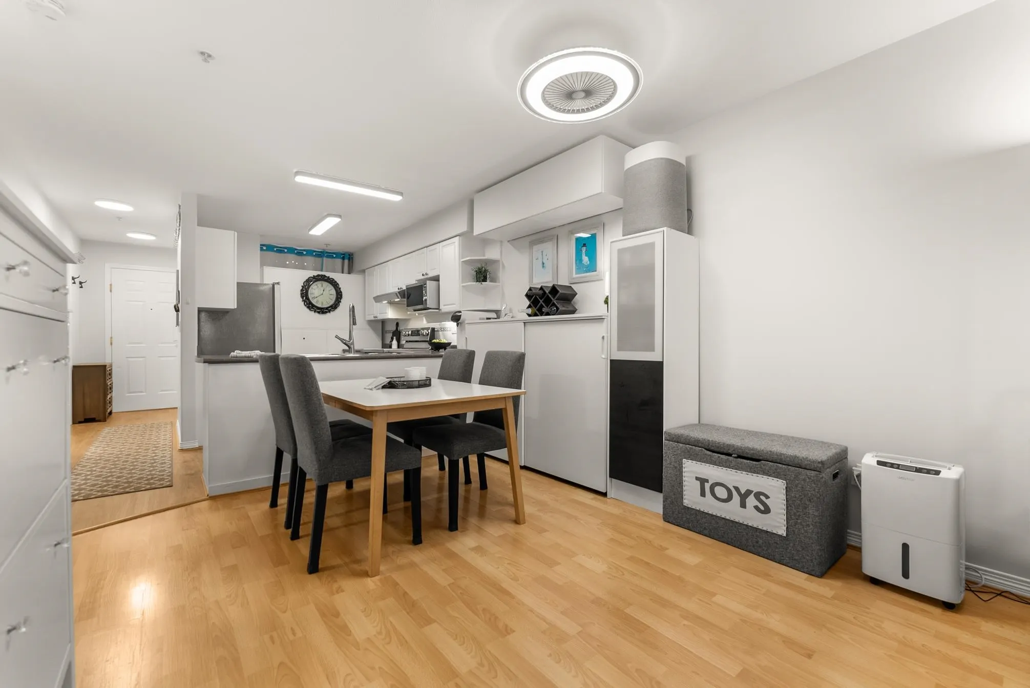 213 1999 Suffolk Avenue