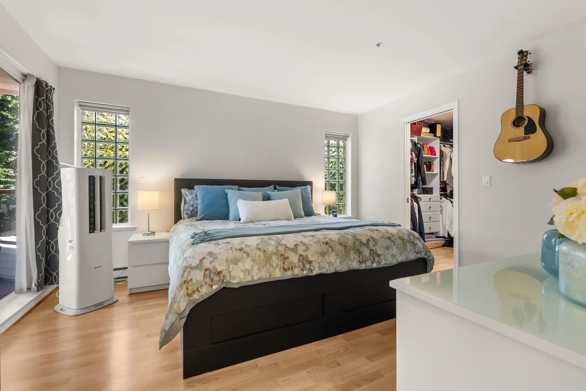 213 1999 Suffolk Avenue