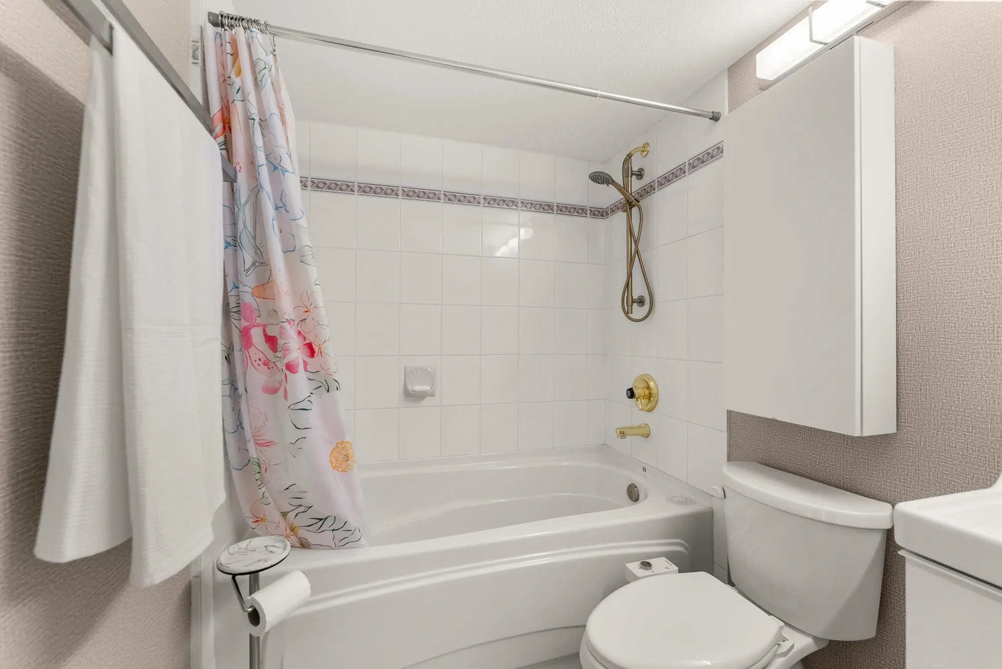 213 1999 Suffolk Avenue