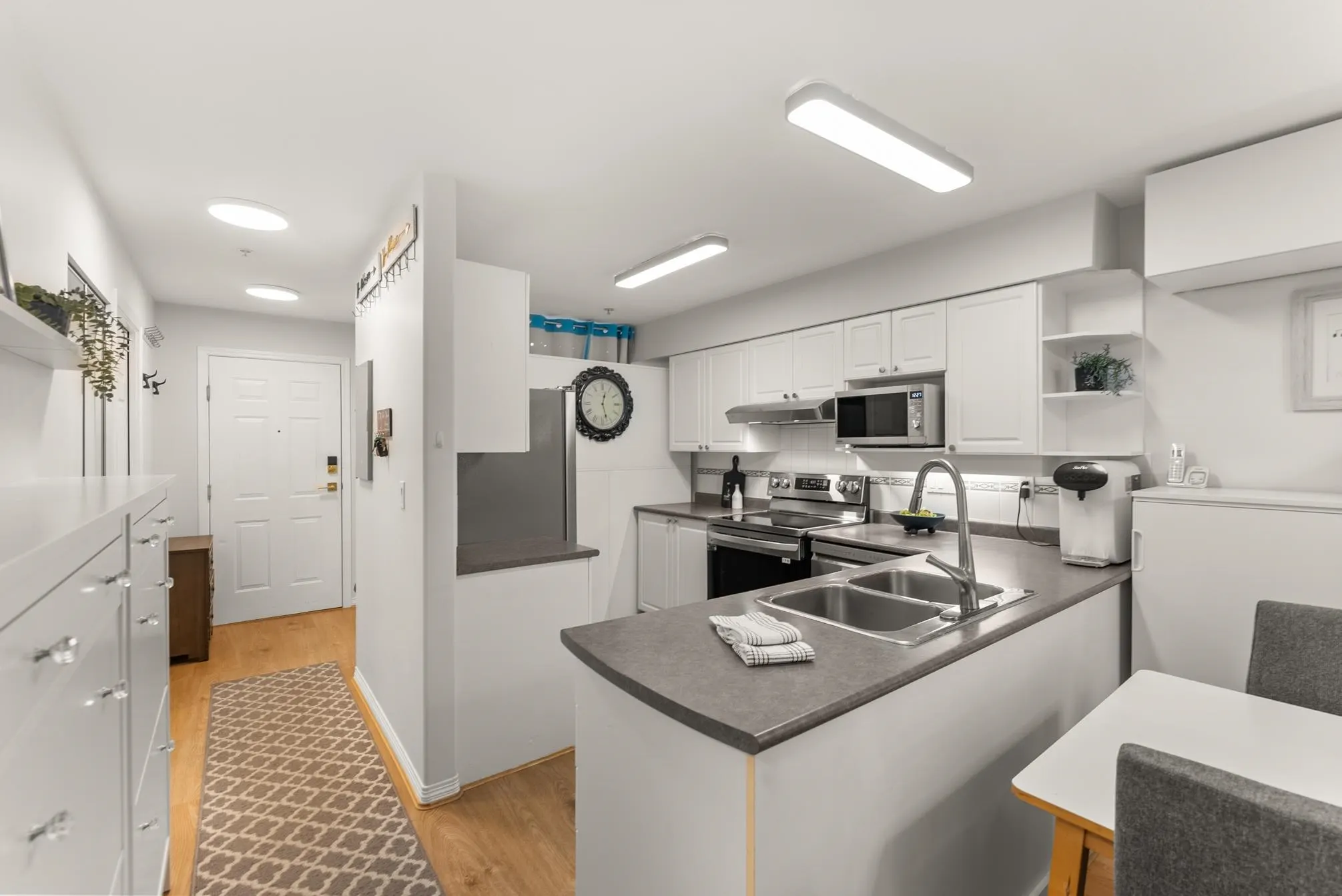 213 1999 Suffolk Avenue