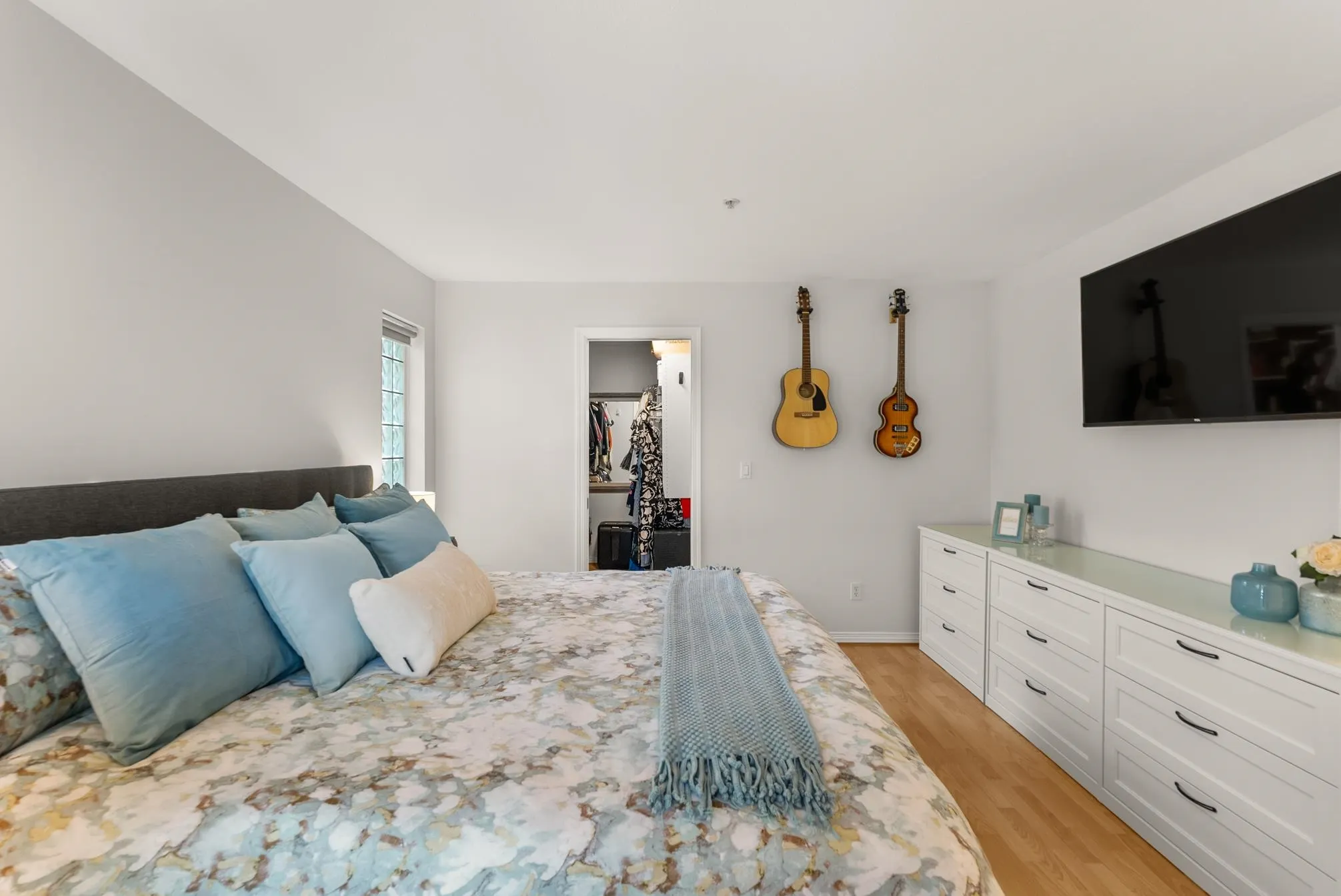 213 1999 Suffolk Avenue