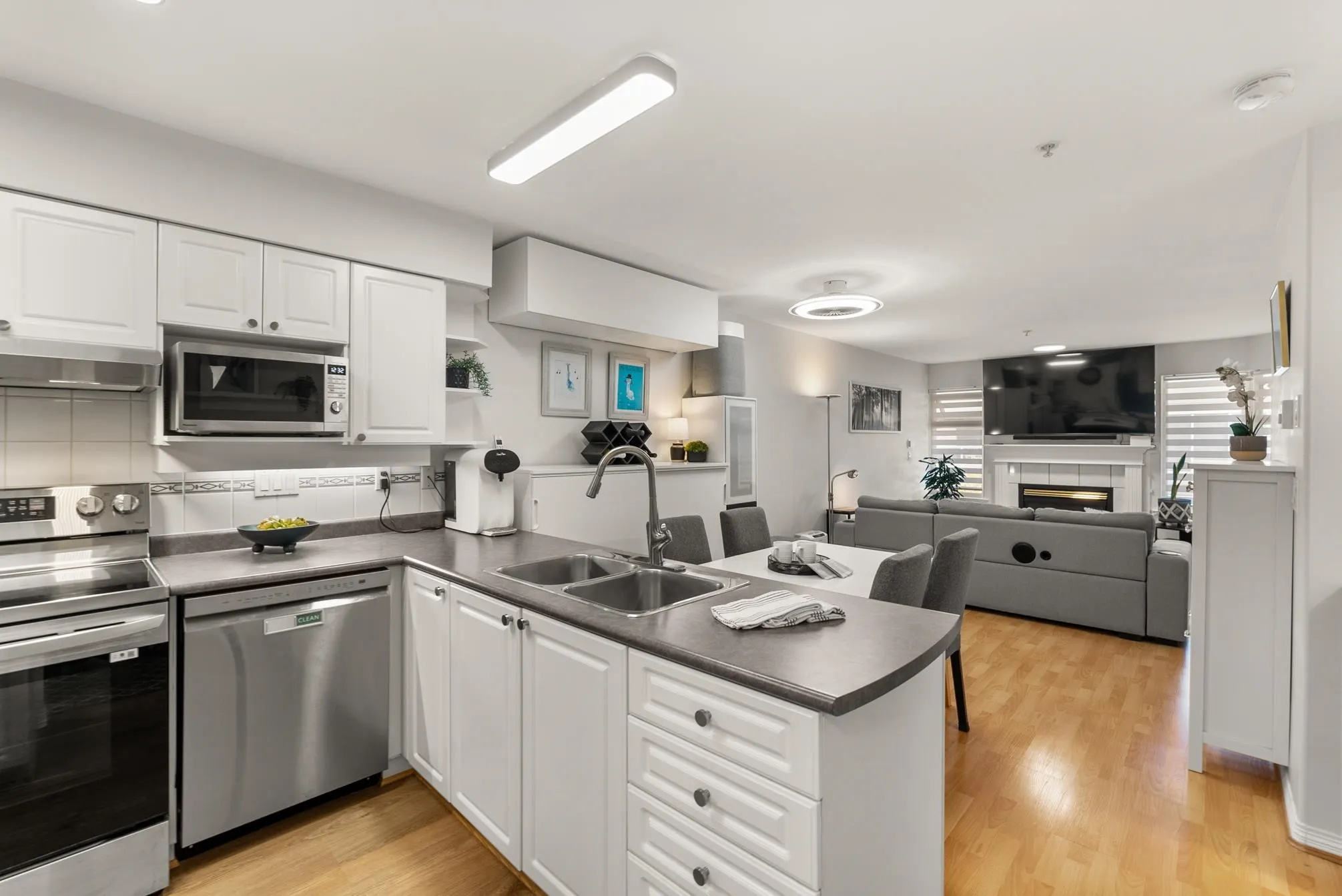 213 1999 Suffolk Avenue