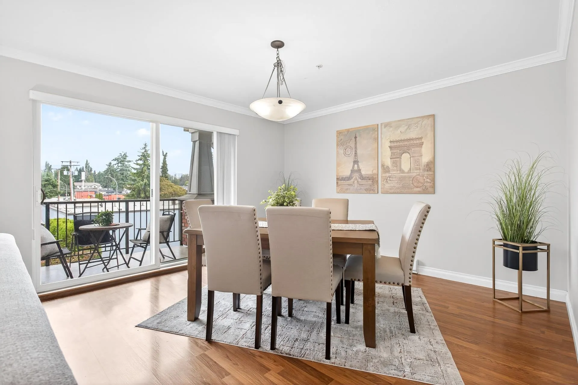 212 1567 Grant Avenue