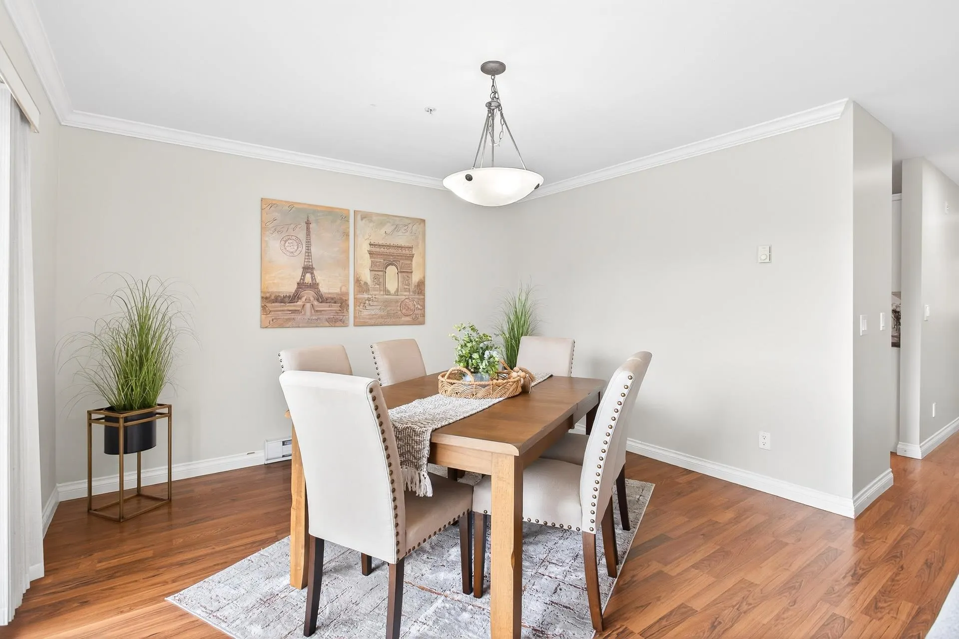 212 1567 Grant Avenue