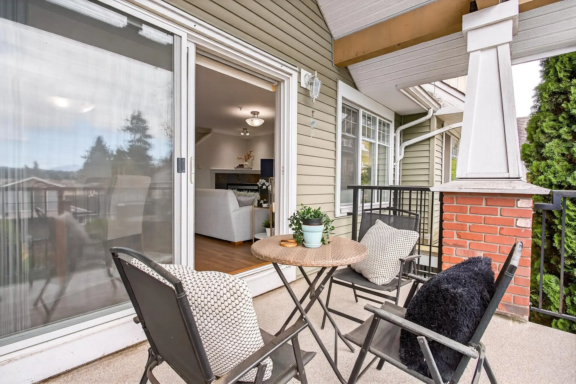 212 1567 Grant Avenue