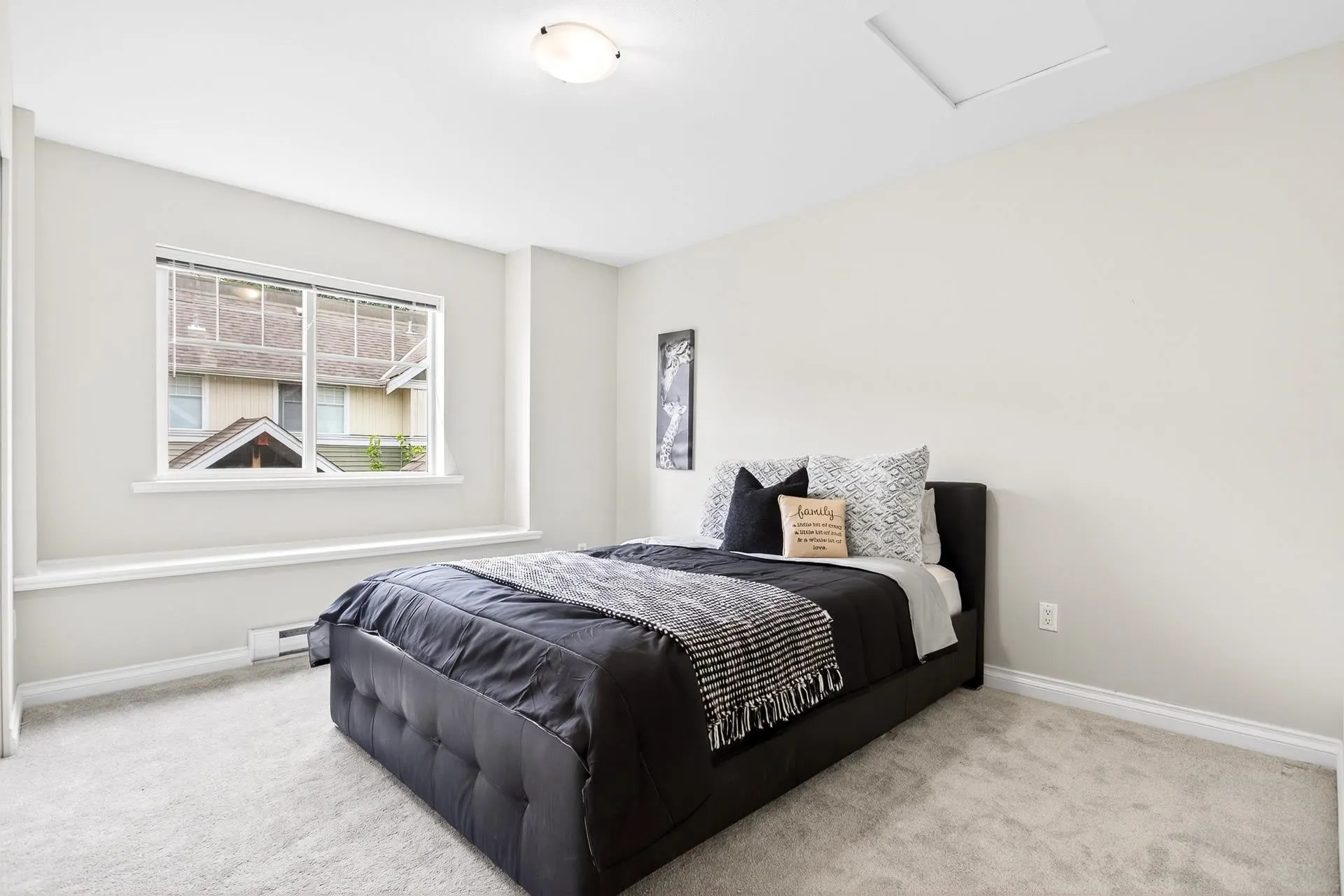 212 1567 Grant Avenue