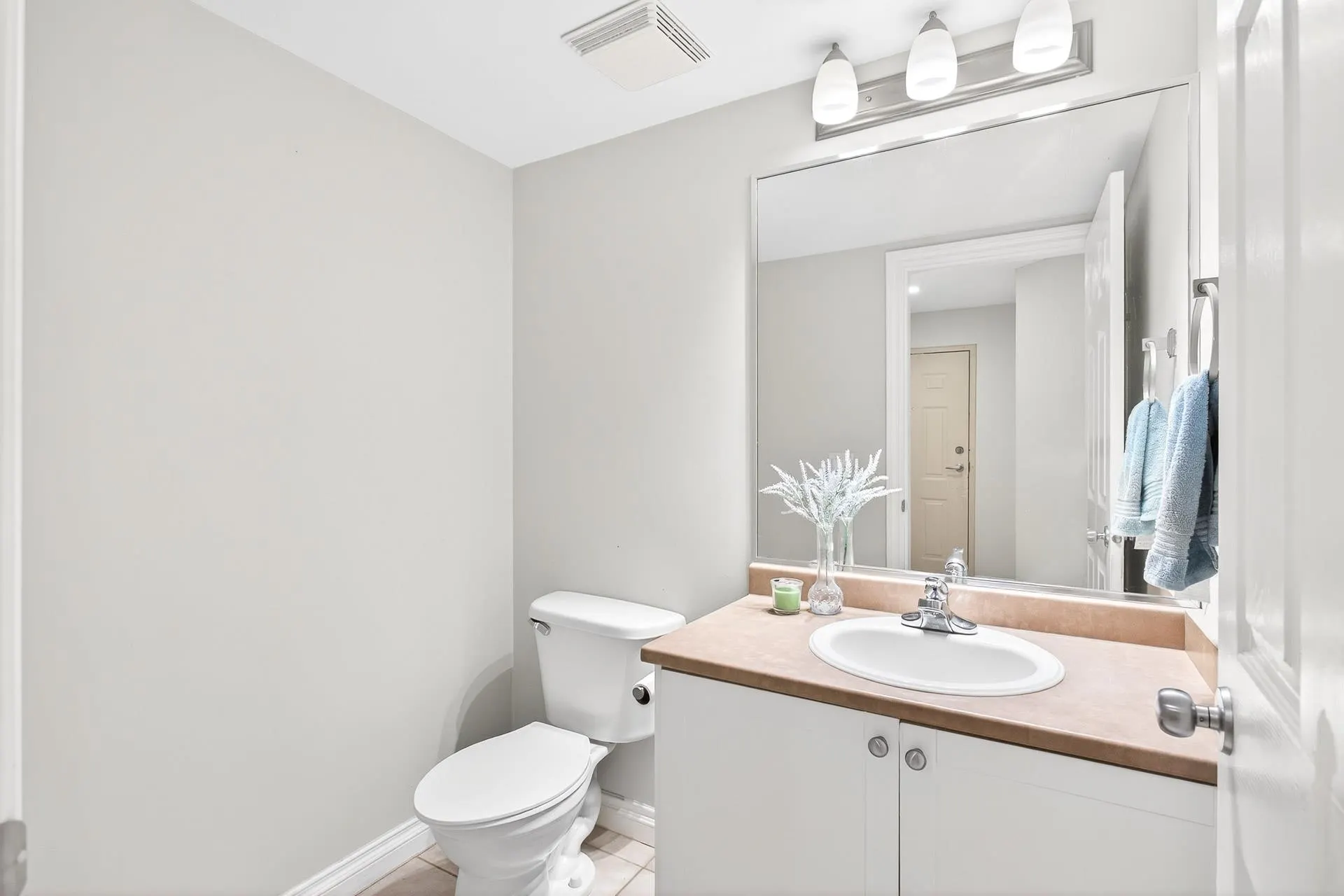 212 1567 Grant Avenue