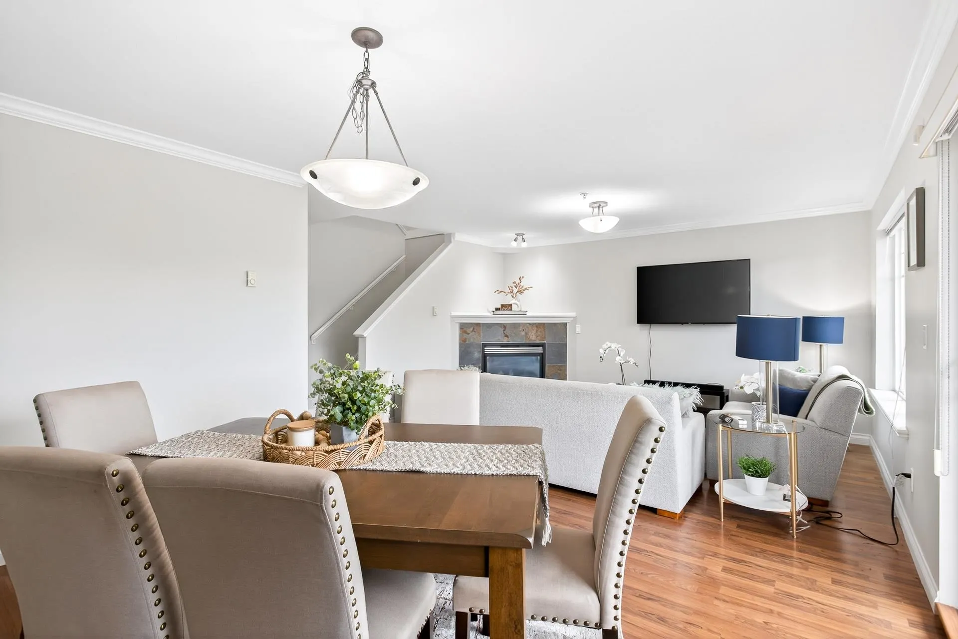 212 1567 Grant Avenue