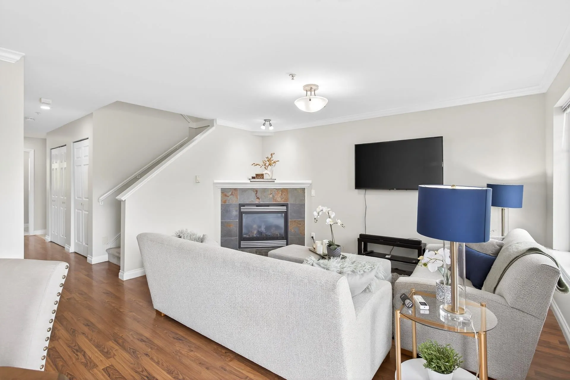 212 1567 Grant Avenue