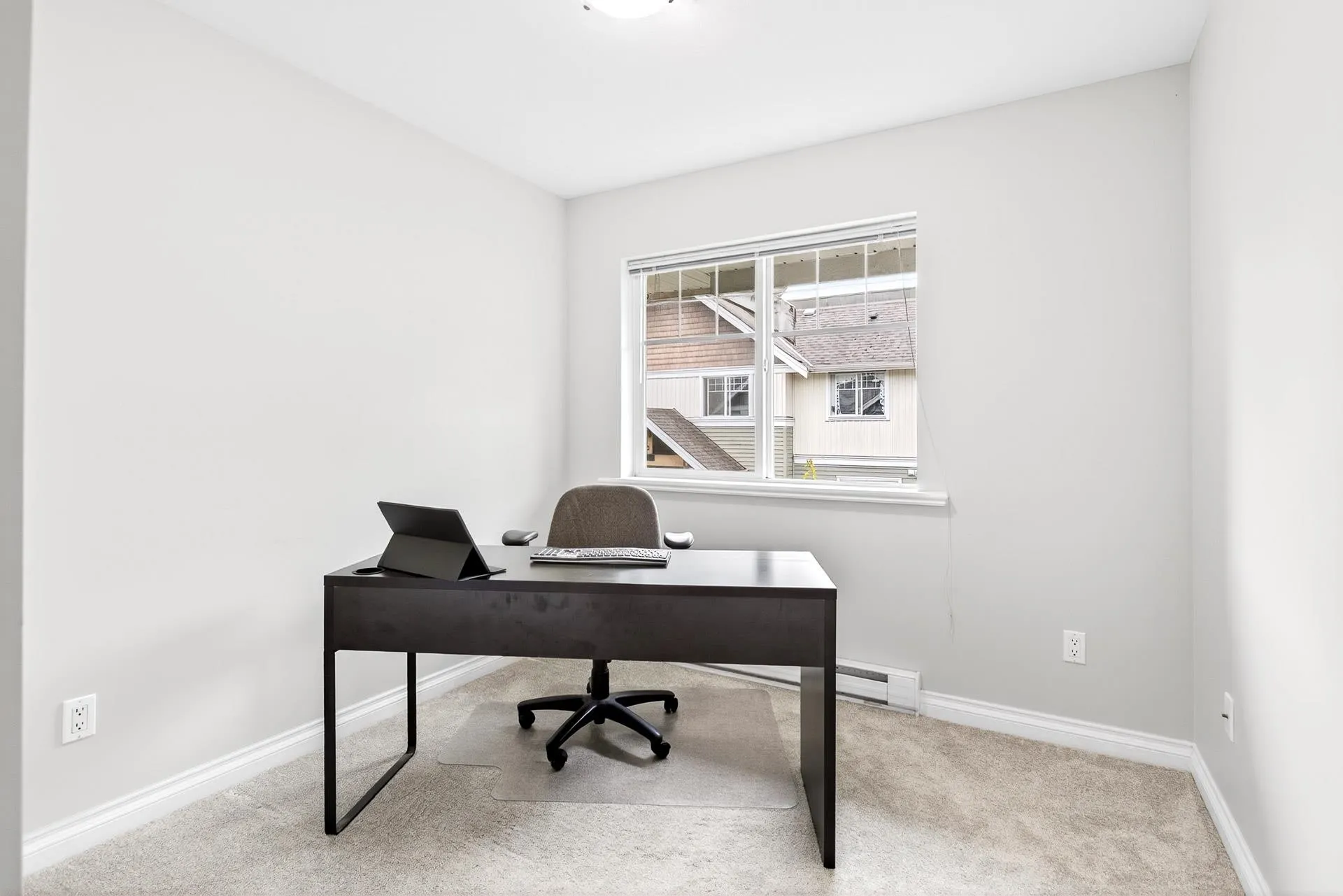 212 1567 Grant Avenue