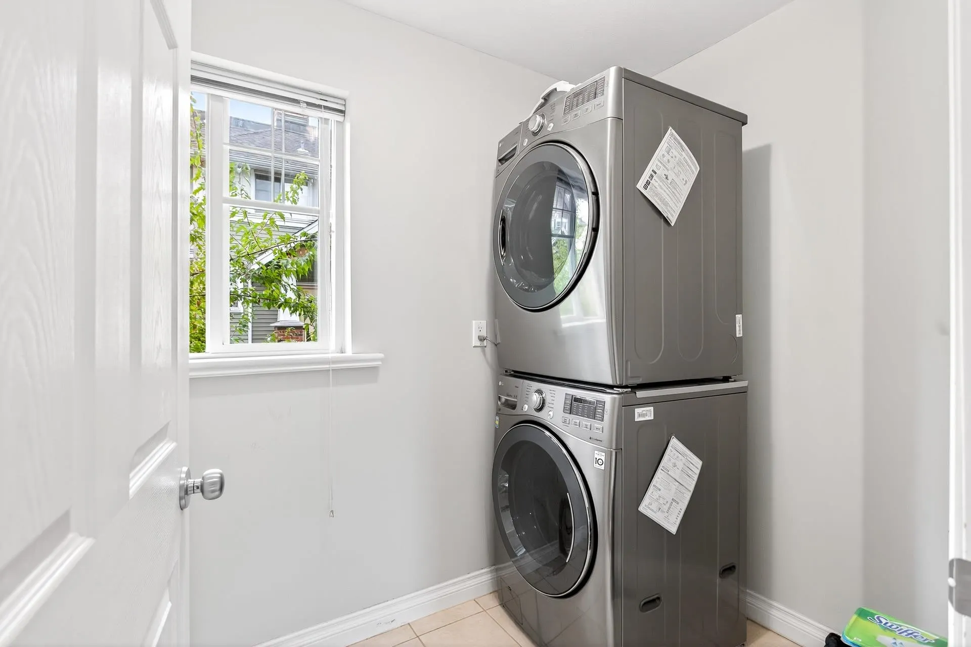 212 1567 Grant Avenue