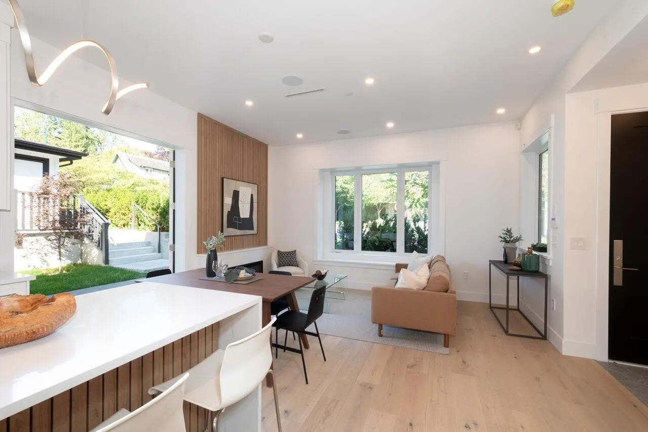 3075 Courtenay Street